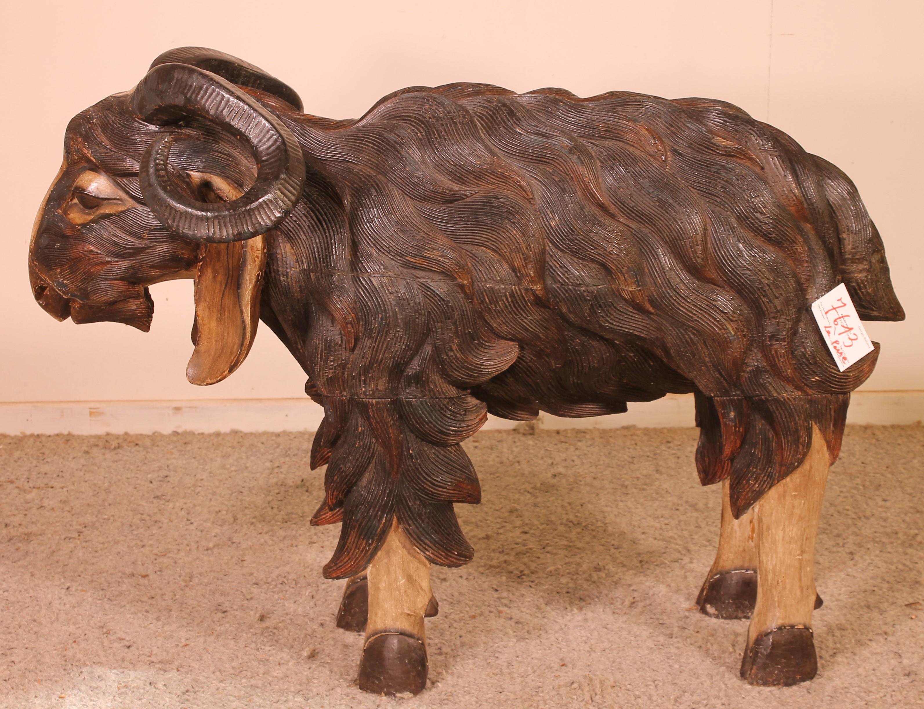 Scottish Ram in Polychrome Wood, 19th Century In Good Condition For Sale In Brussels, Brussels
