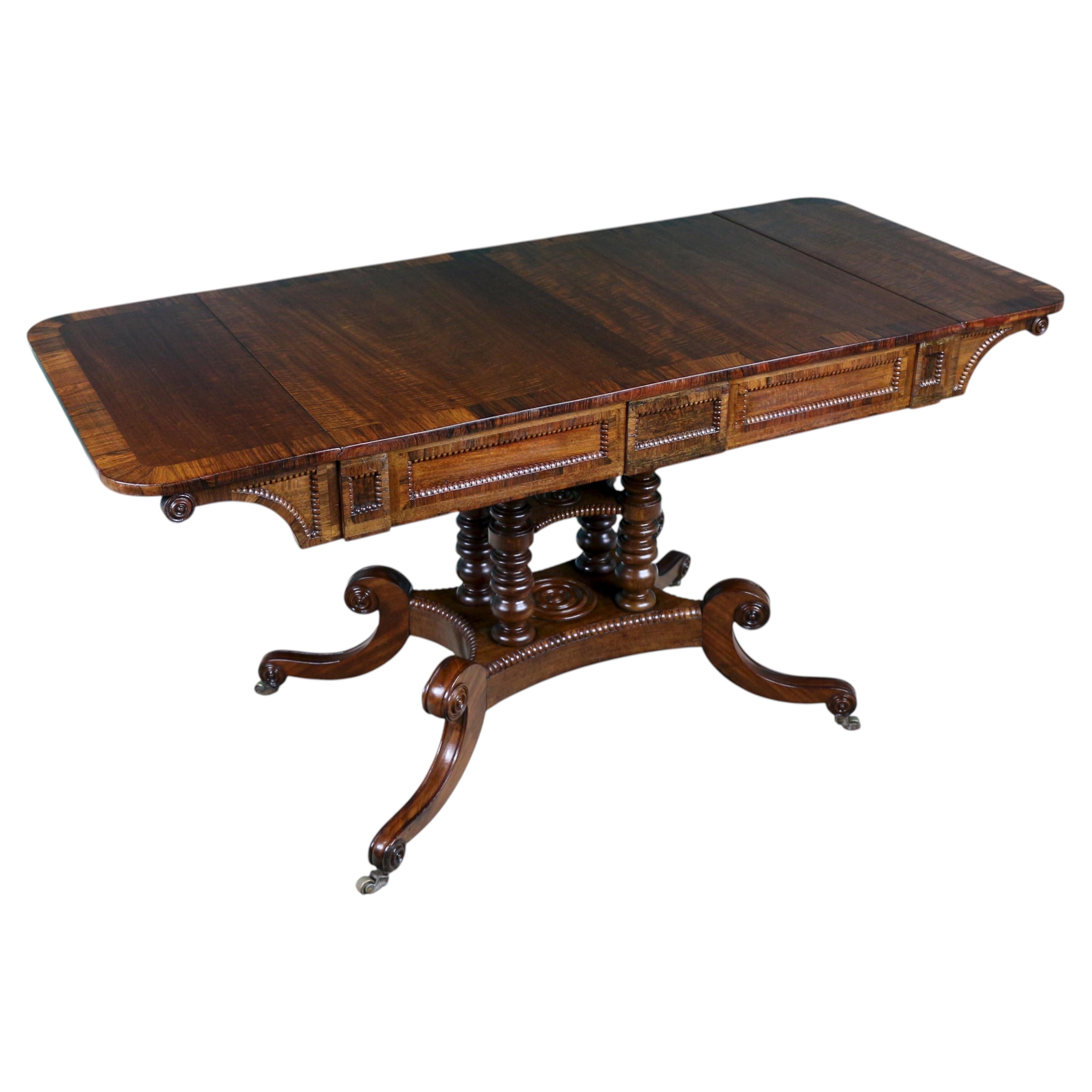 Table de canapé à bandes croisées en acajou et palissandre de style Régence écossais en vente