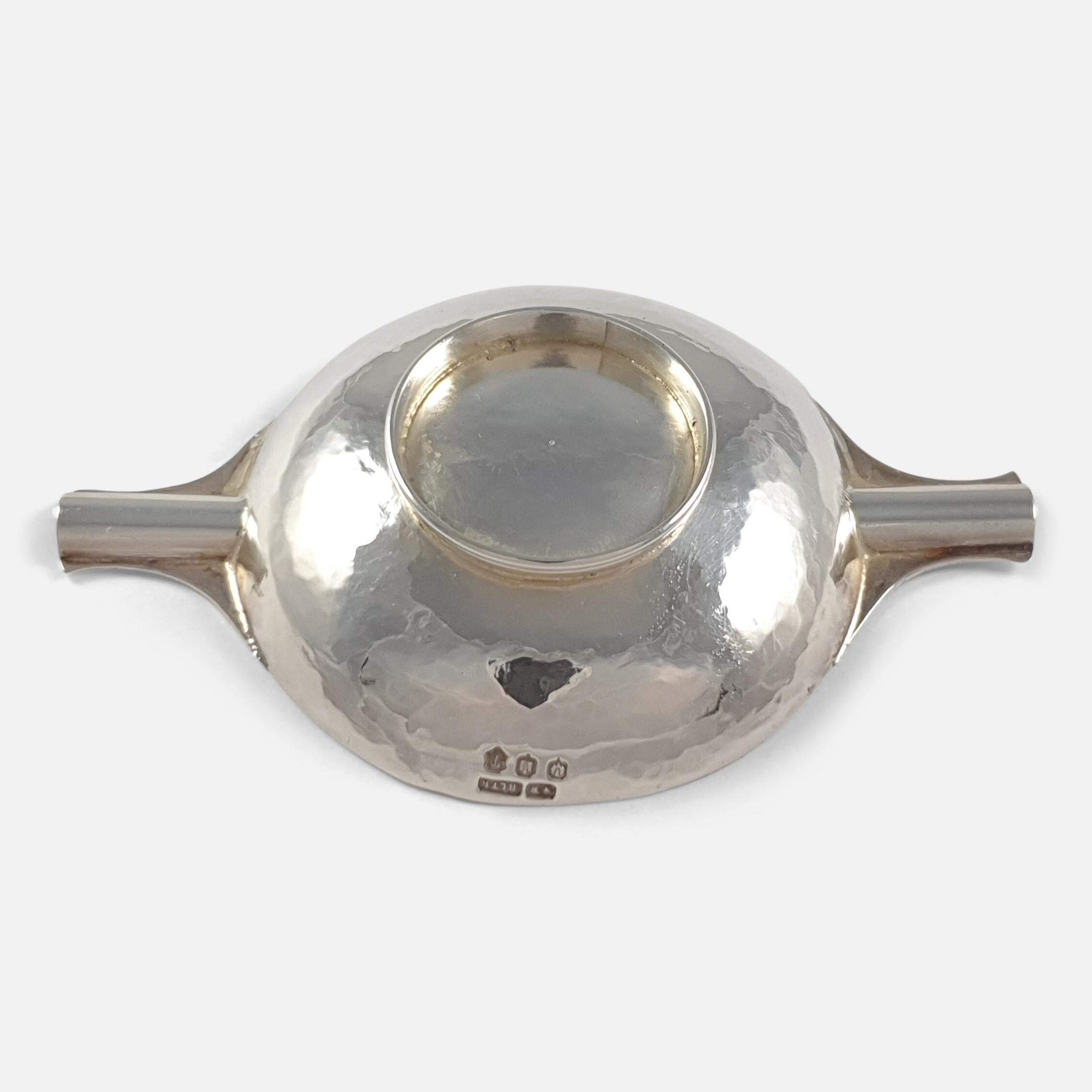 Scottish Sterling Silver Hammered Ashtray, William Robb, Edinburgh, 1924 In Good Condition For Sale In Glasgow, GB