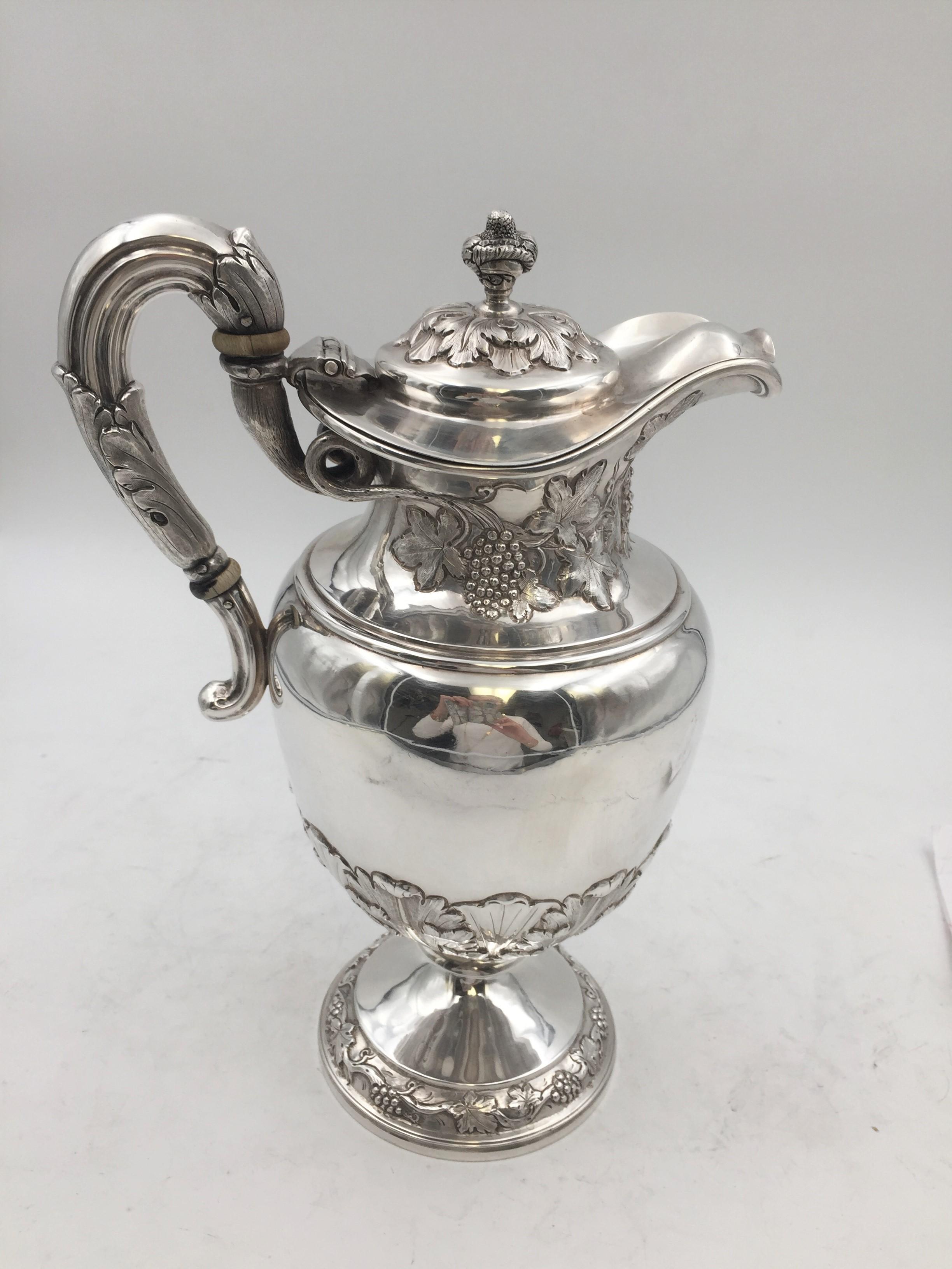 Scottish sterling silver wine carafe / pitcher by Edinburgh-based maker Robert Gray from 1813 with decorative handle and applied decoration depicting vine and grapes as well as Scottish coat of arms below the spout. Measuring 11 ¾” in height and 7