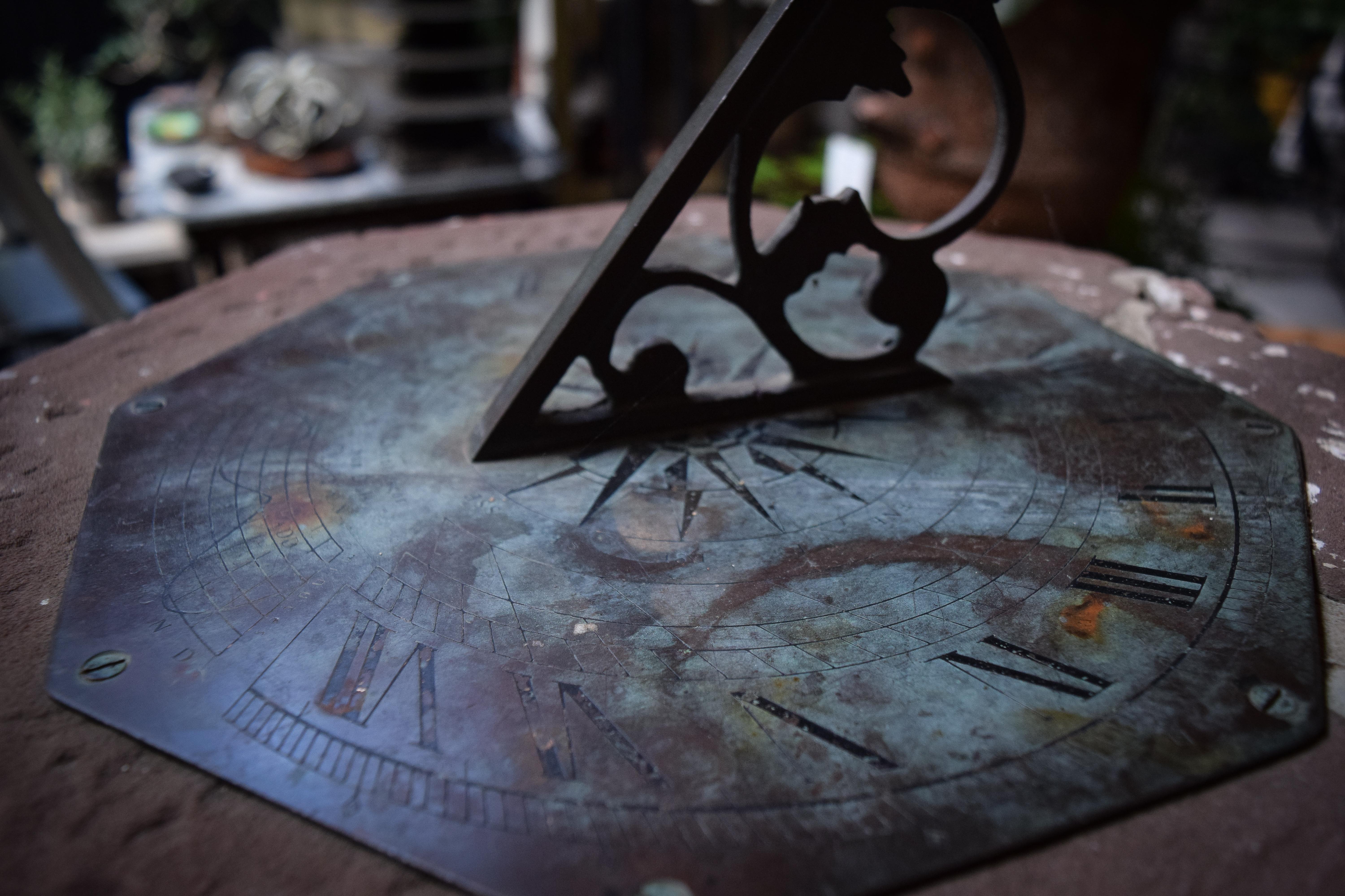 Scottish Sundial In Good Condition For Sale In Bloomfield Hills, MI