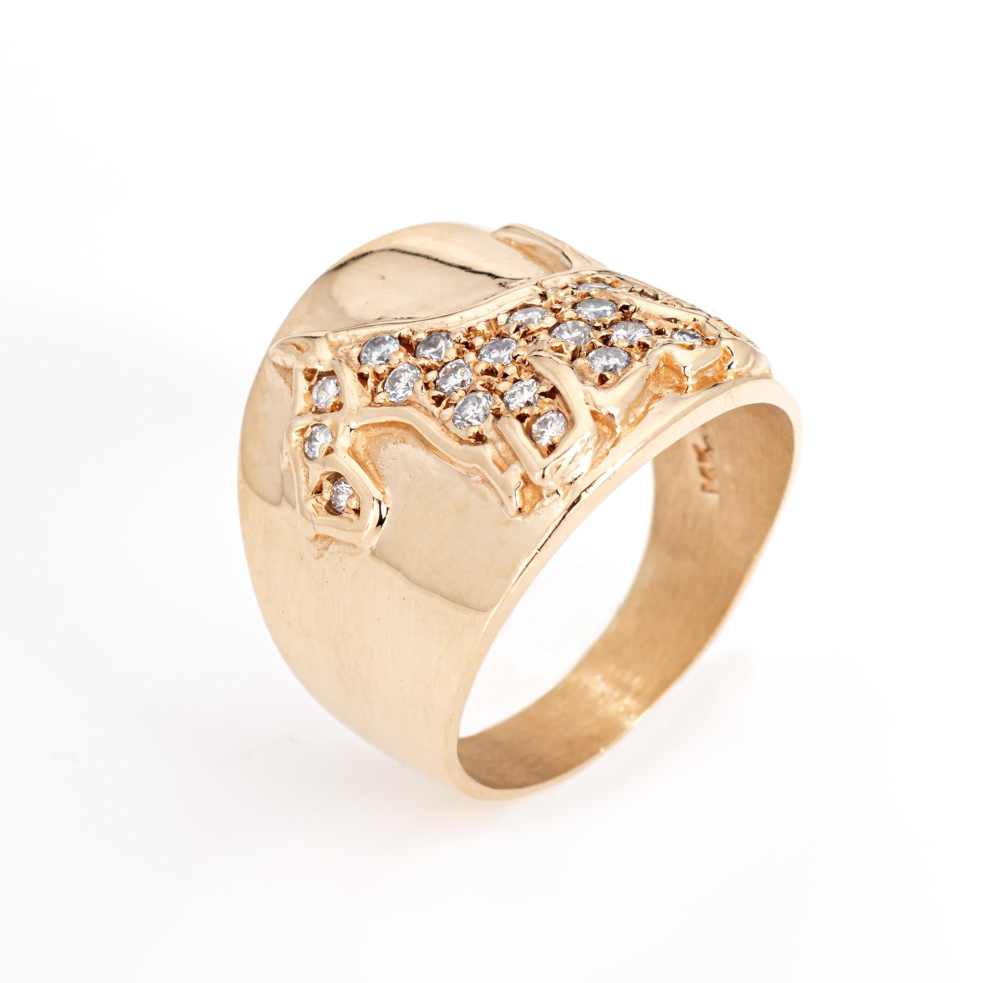 Stilvoller und fein gearbeiteter Scottish-Terrier-Ring aus 14-karätigem Gelbgold (ca. 1970er bis 1980er Jahre).

21 runde Diamanten im Brillantschliff mit einem geschätzten Gesamtgewicht von 0,21 Karat (geschätzte Farbe I-J und Reinheit