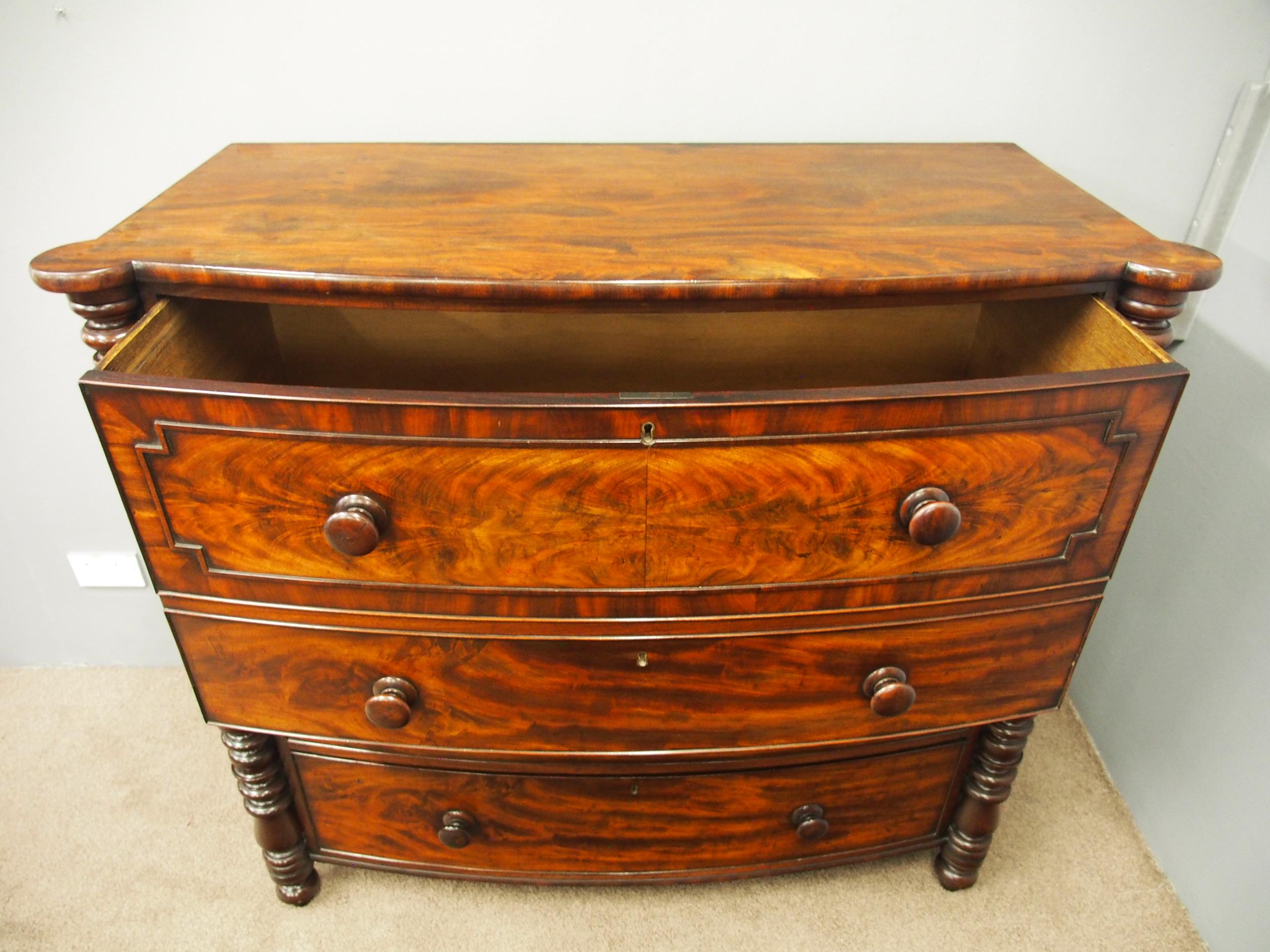 Scottish William IV Mahogany Bow Front Chest of Drawers For Sale 6