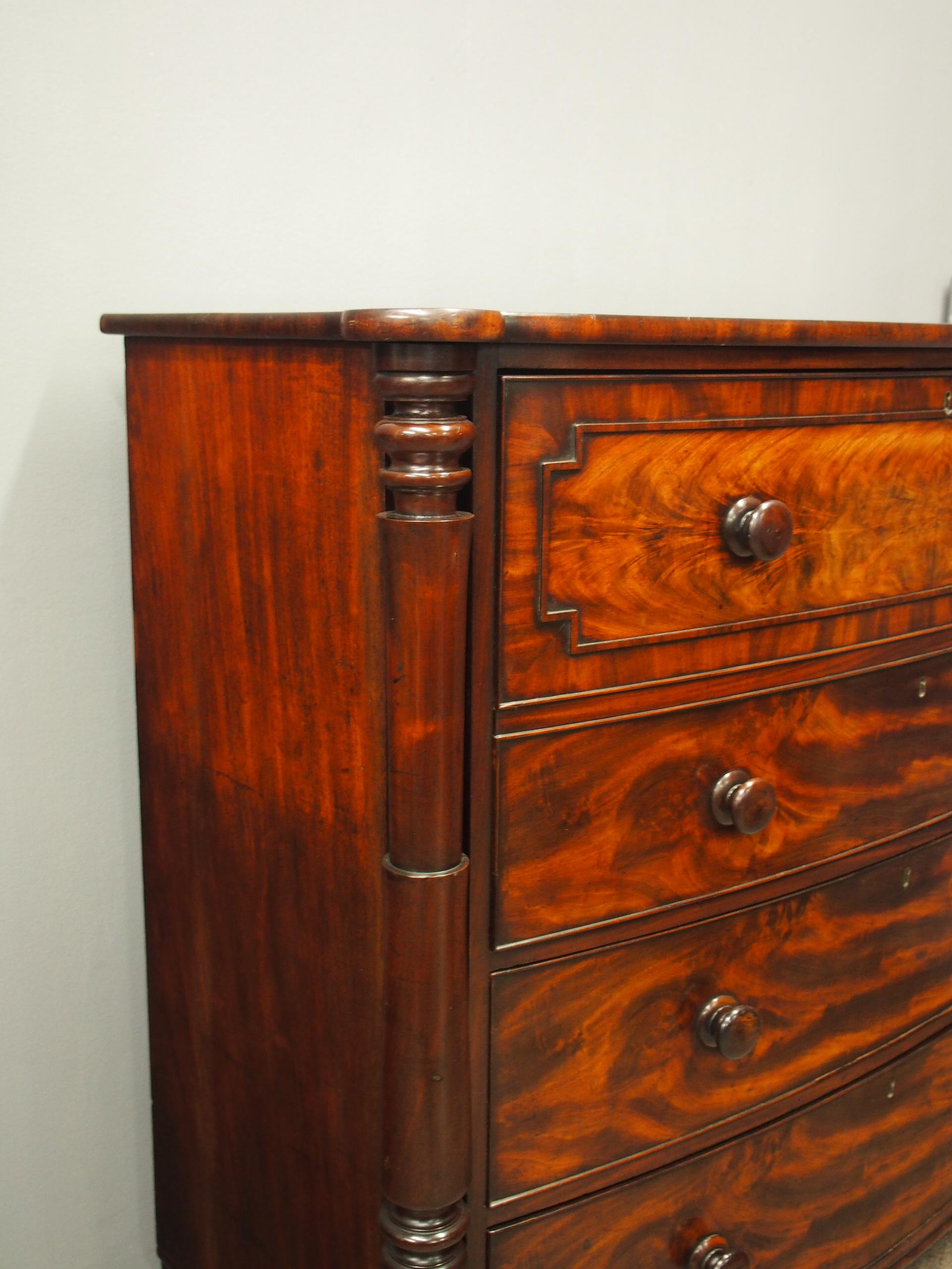 Scottish William IV Mahogany Bow Front Chest of Drawers For Sale 1