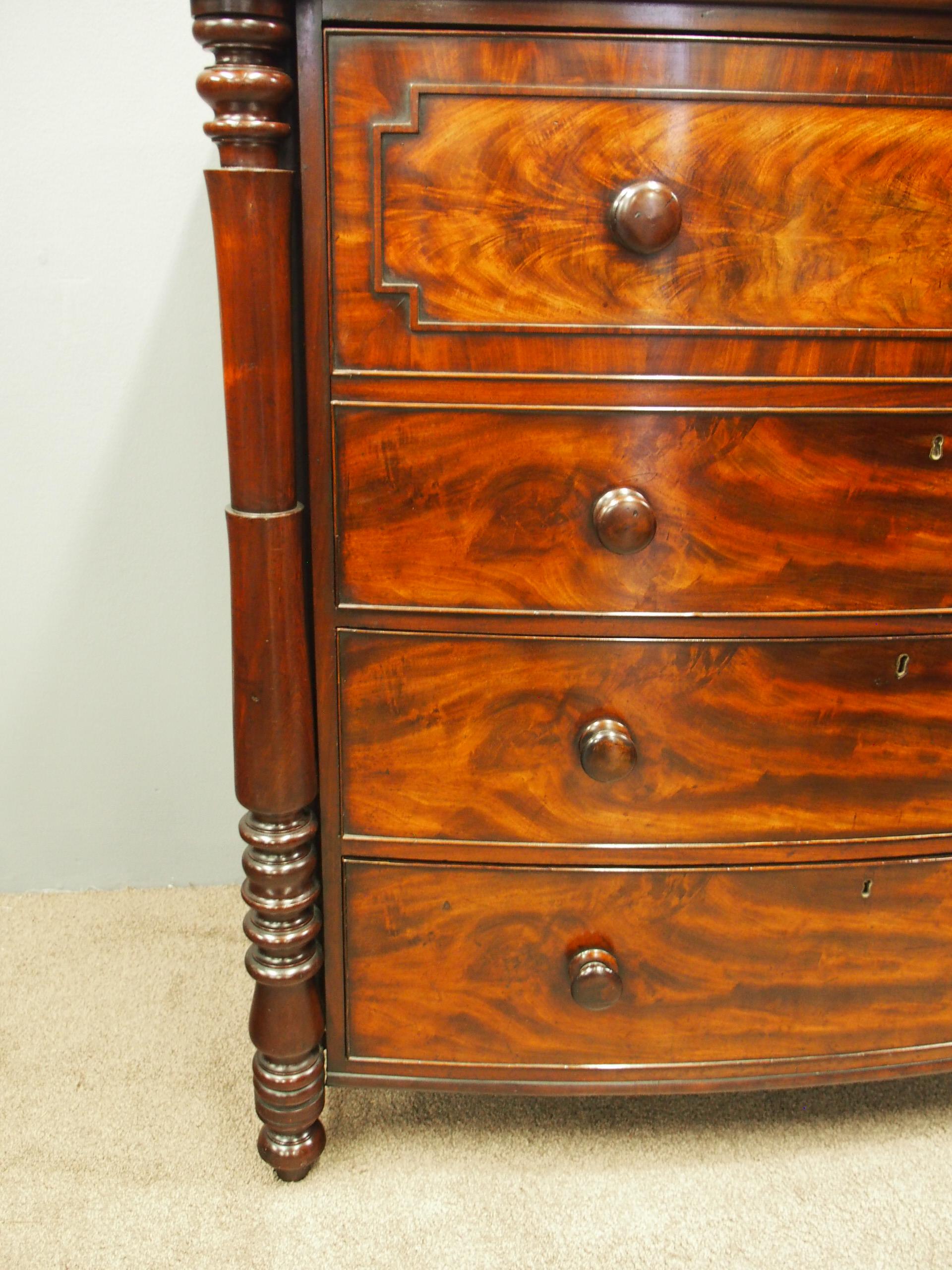 Scottish William IV Mahogany Bow Front Chest of Drawers For Sale 3