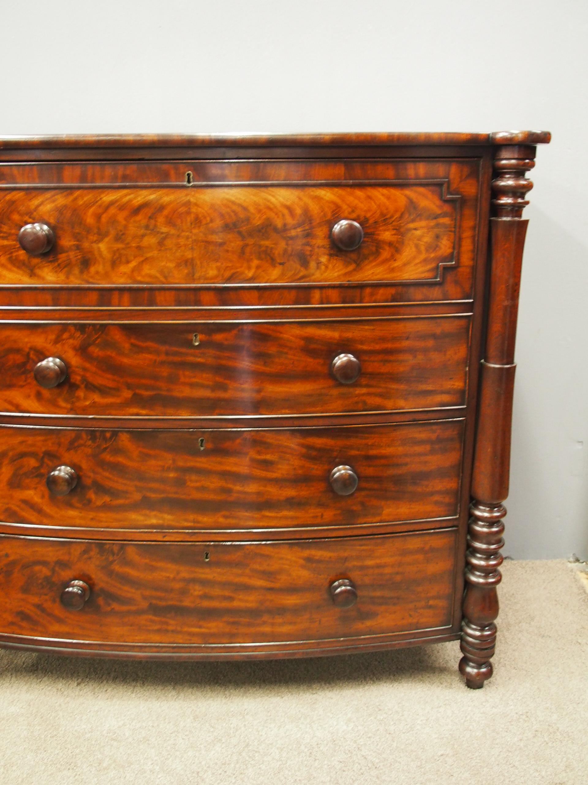 Scottish William IV Mahogany Bow Front Chest of Drawers For Sale 4