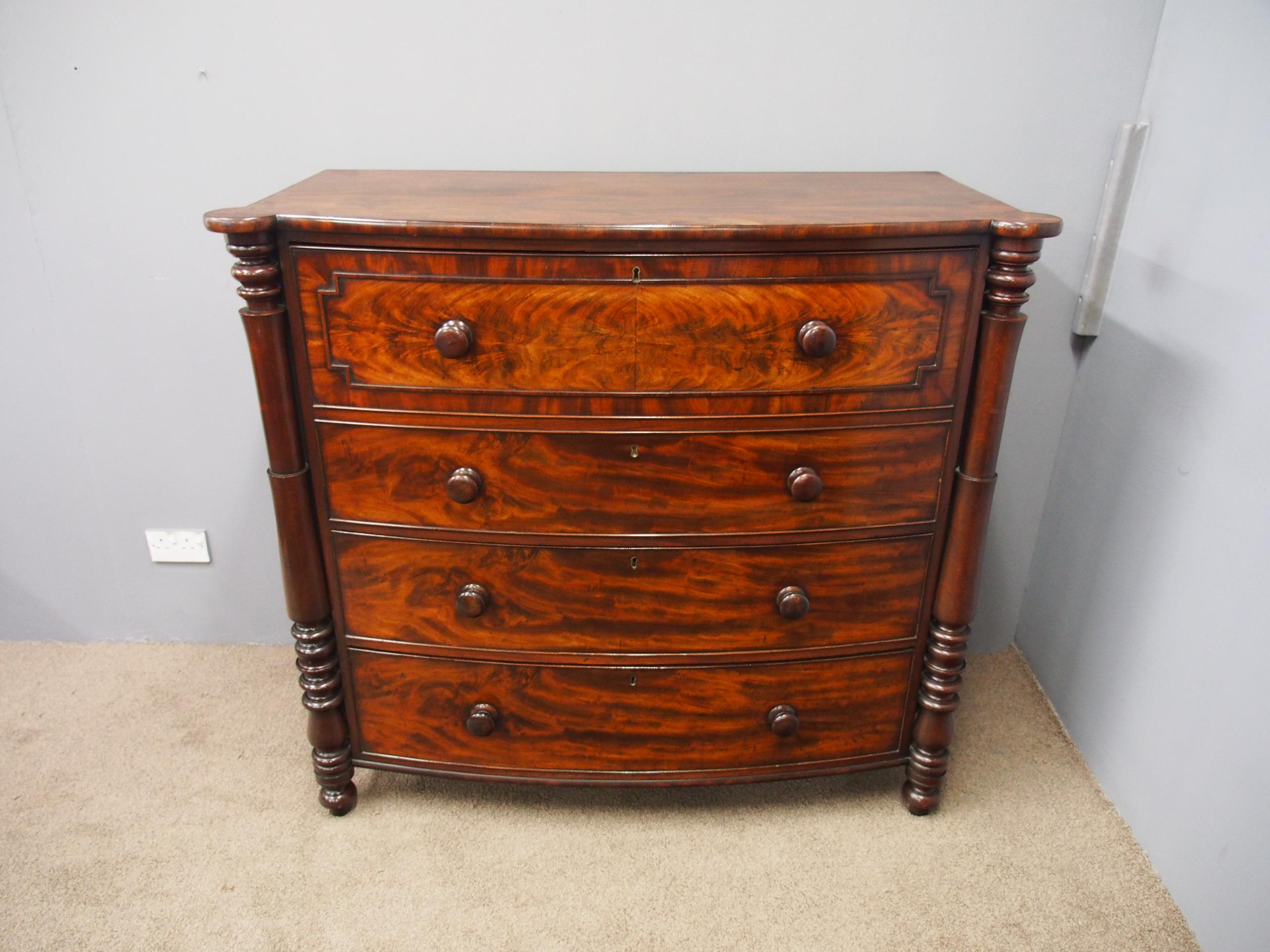 Scottish William IV Mahogany Bow Front Chest of Drawers For Sale 5