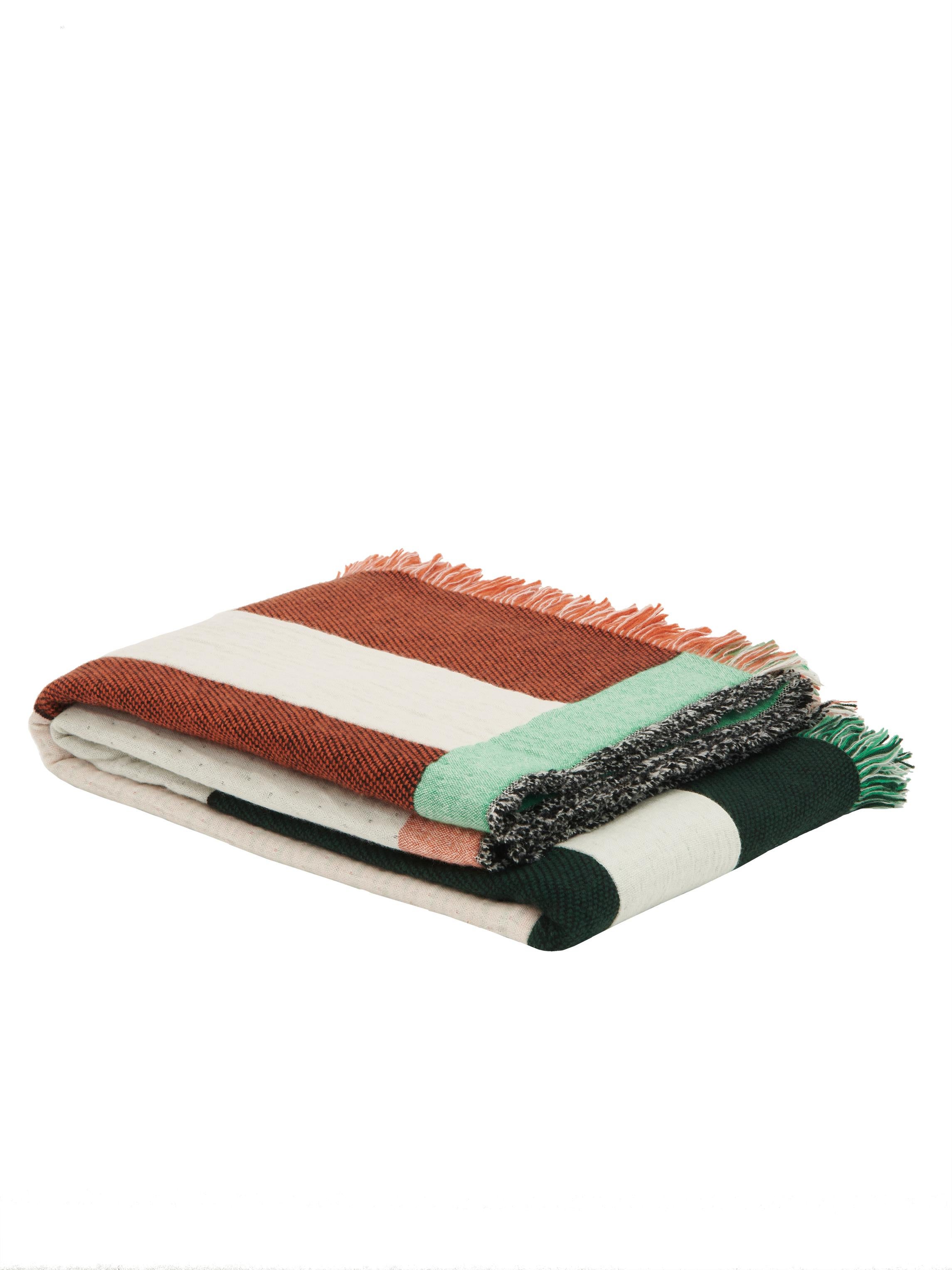 Couverture double face 'Dash' tissée en cachemire + laine d'agneau en vert, rose et blanc par Granite + Smoke.

Nos couvertures en cachemire et en laine d'agneau sont fabriquées par des artisans experts dans une usine de tissage historique datant de