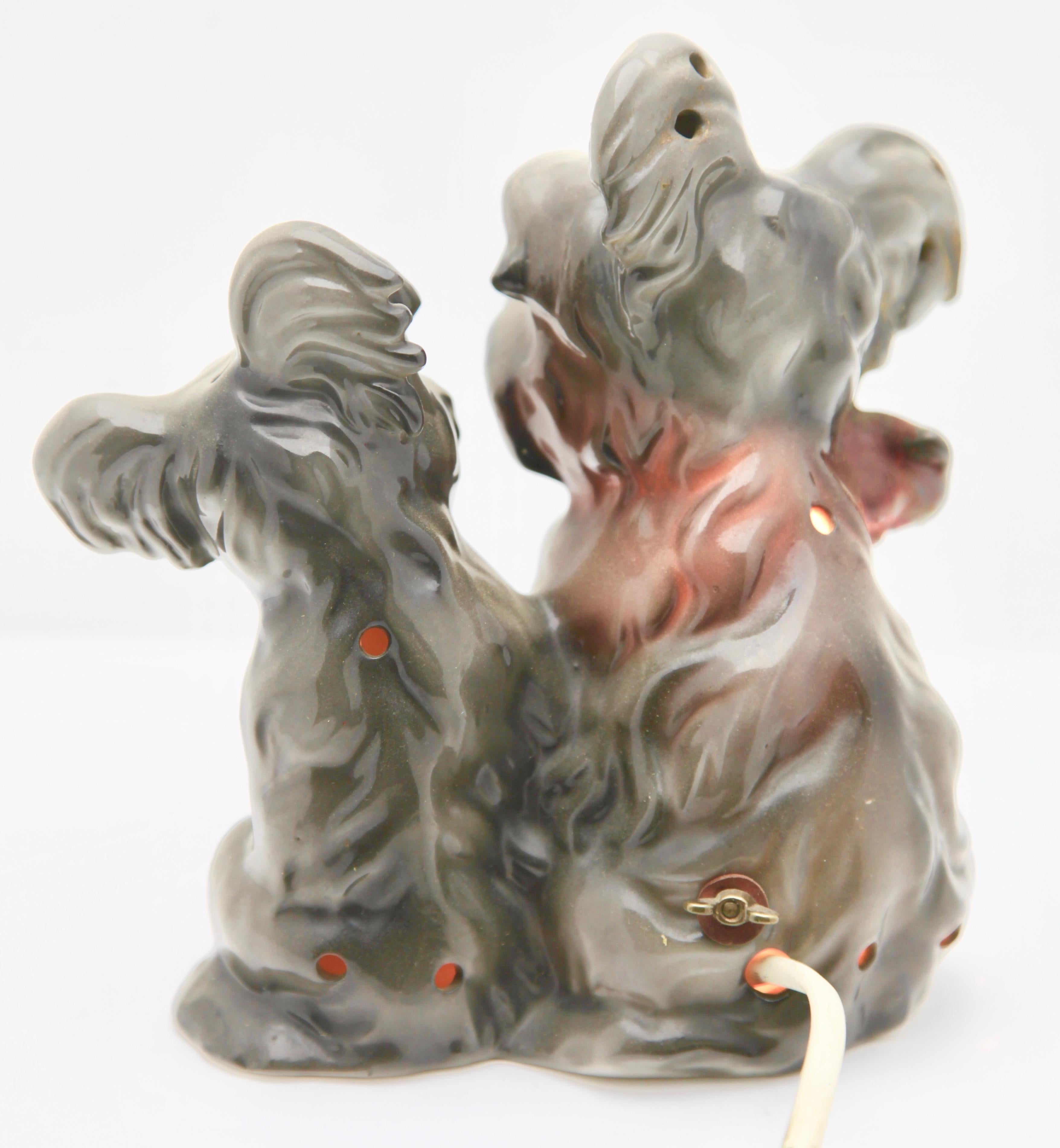 Vernissé Lampe flacon de parfum Scotty Dog Pups de Carl Scheidig/Grfenthal, Allemagne, années 1930 en vente