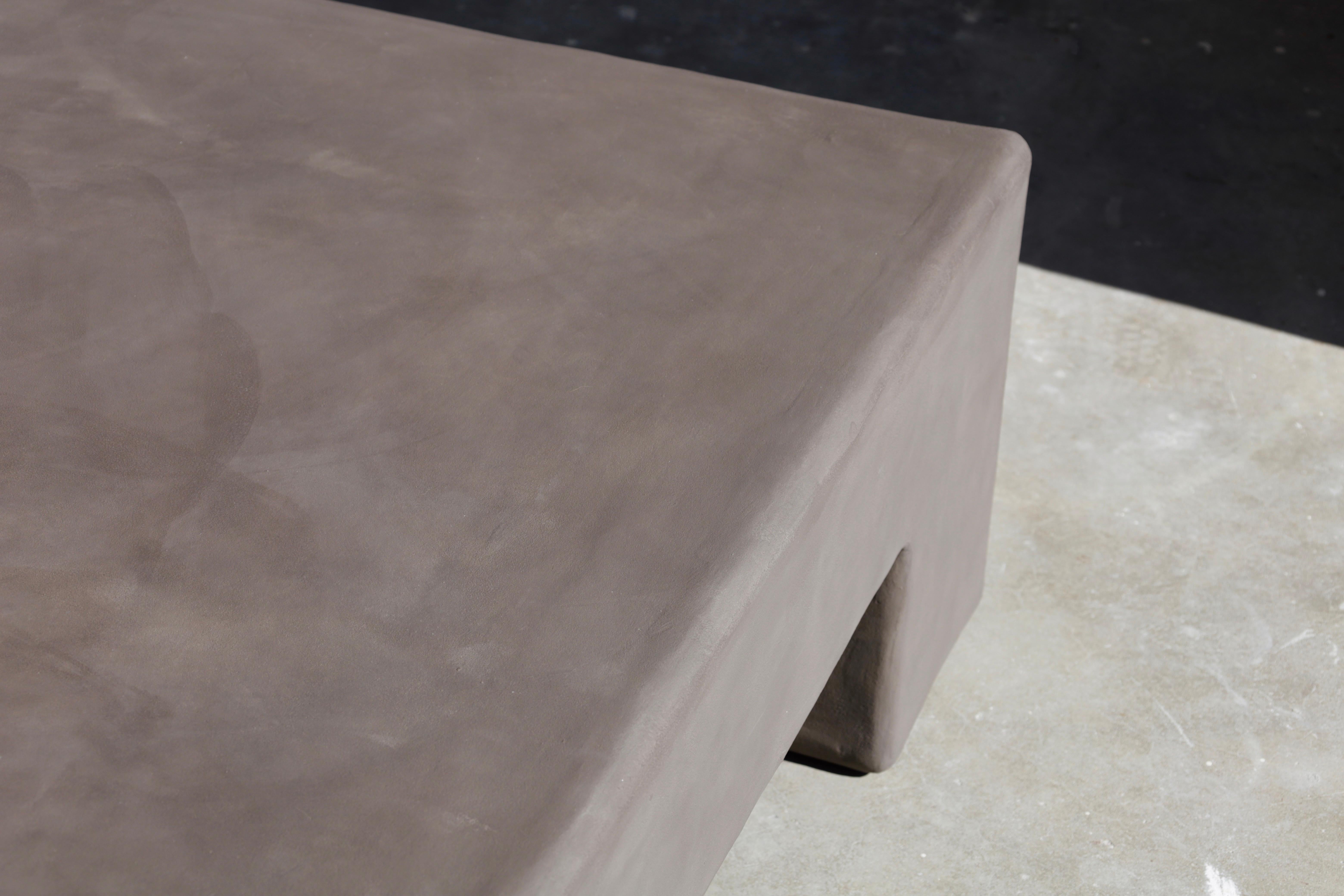 Américain Scout table basse minimaliste en plâtre en atacama par öken house studios en vente