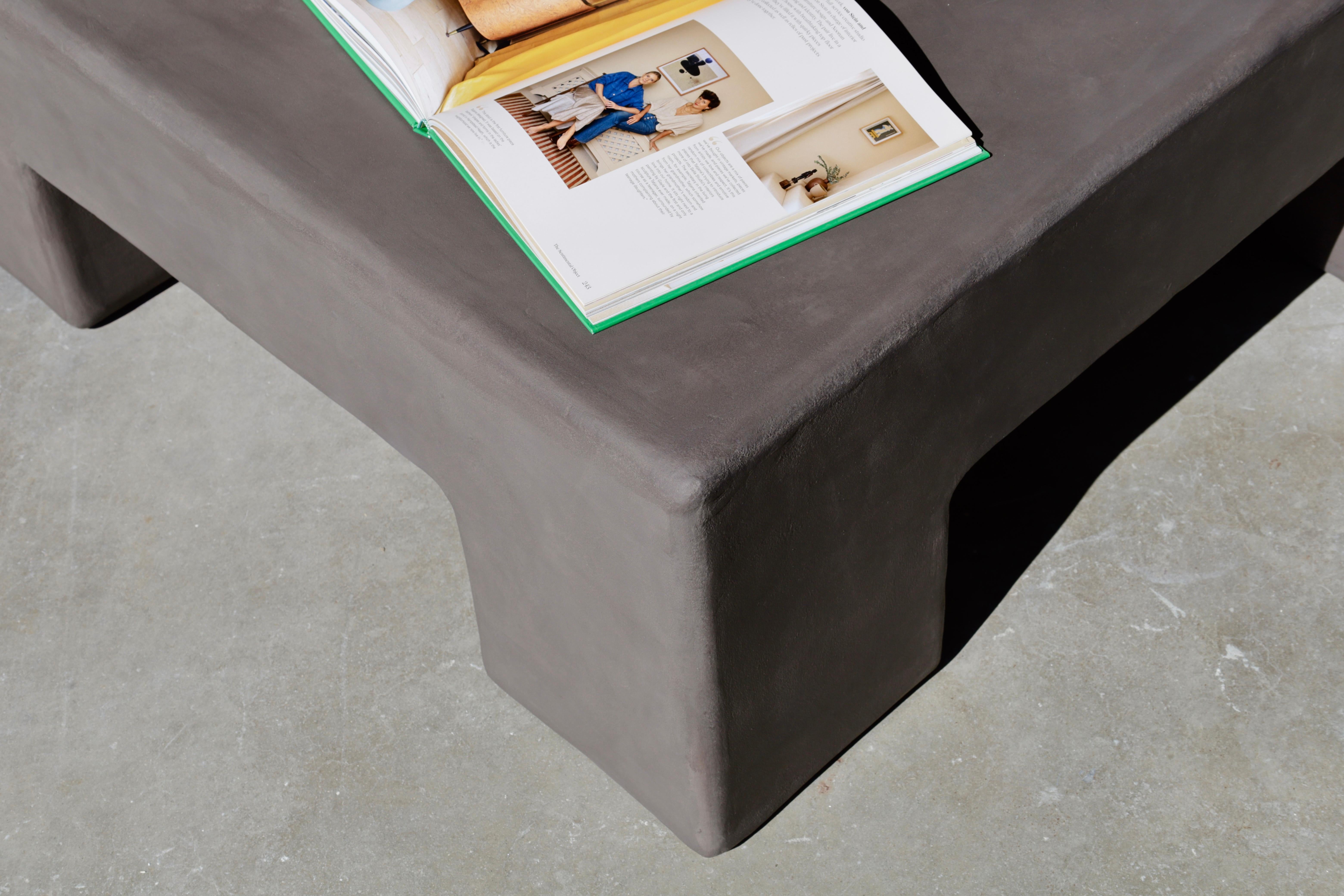 scout minimalist plaster coffee table in atacama by öken house studios In New Condition For Sale In Palm Desert, CA
