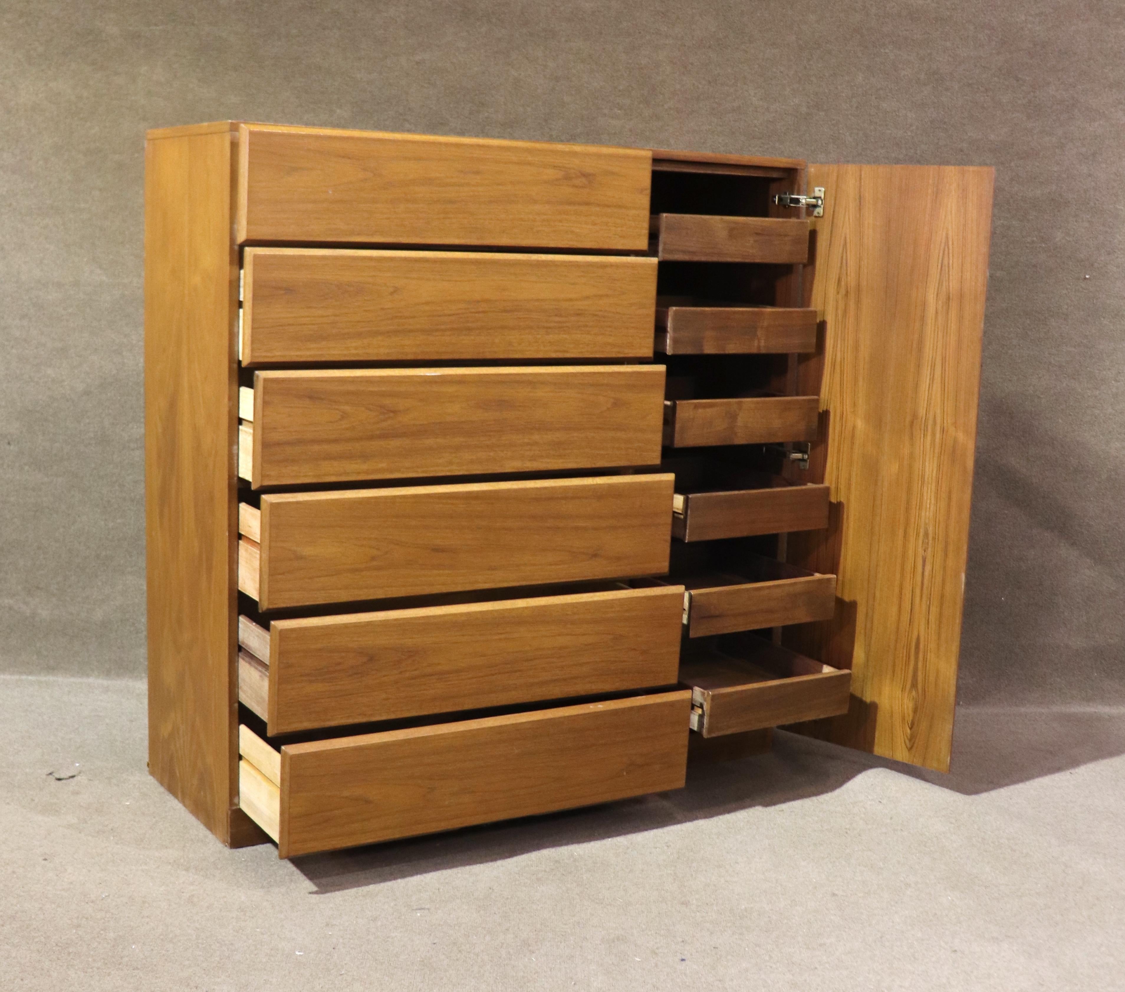 Arcón Armario de Teka Serie 'Scova en Bueno estado para la venta en Brooklyn, NY