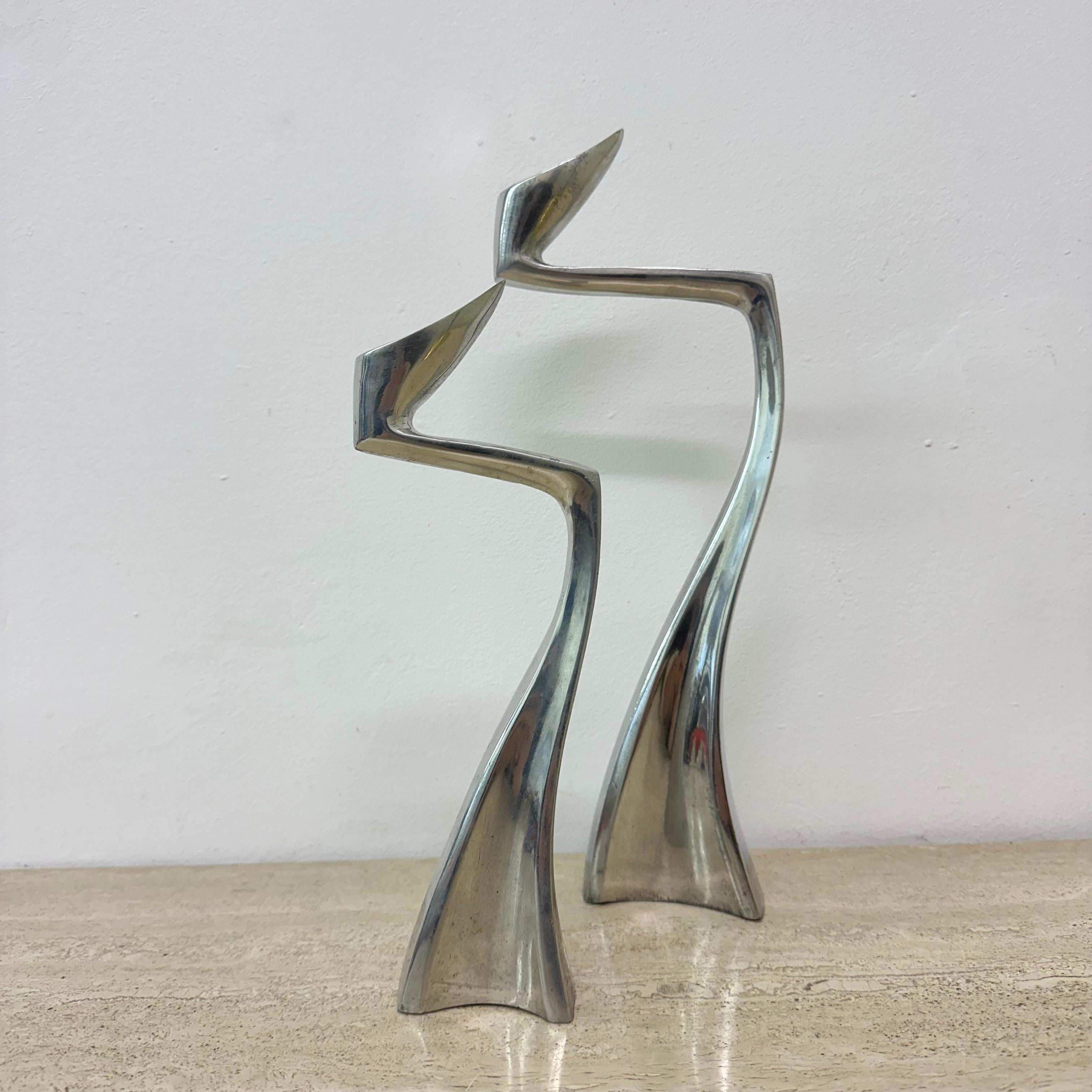 Dimensioni: 35,5 cm di altezza, 13 cm di larghezza, 7,5 cm di profondità
27 cm di altezza, 9,5 cm di larghezza, 6 cm di profondità
Condit: Buono, presenta un po' di corrosione
Materiale: metallo
Colore: Argento