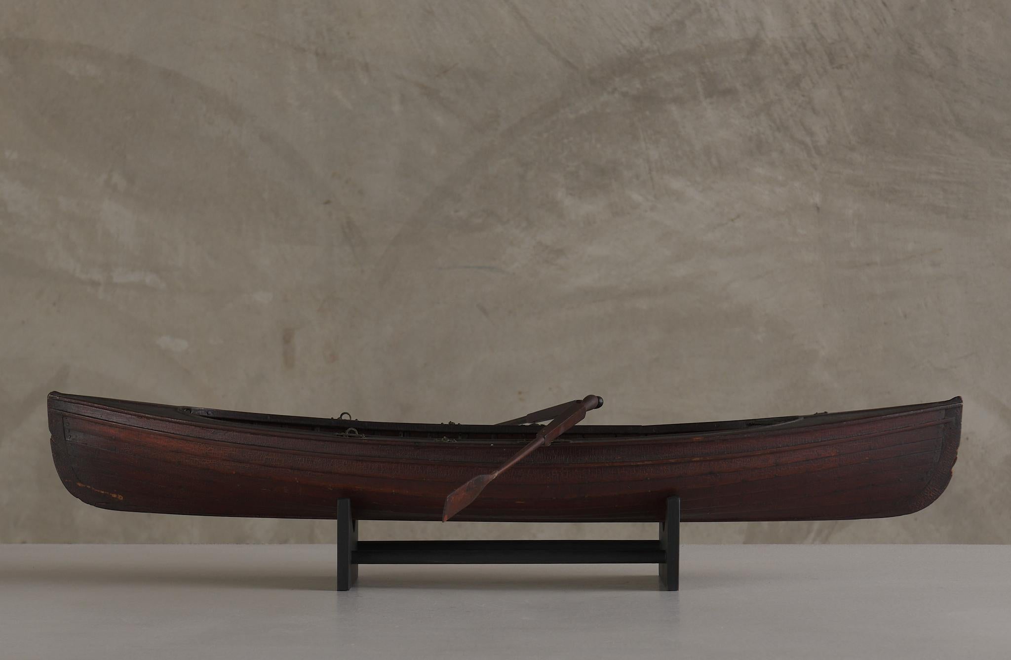 The smallest details of this model are absolutely spectacular.  The original oars are still with the boat, make it astounding.
