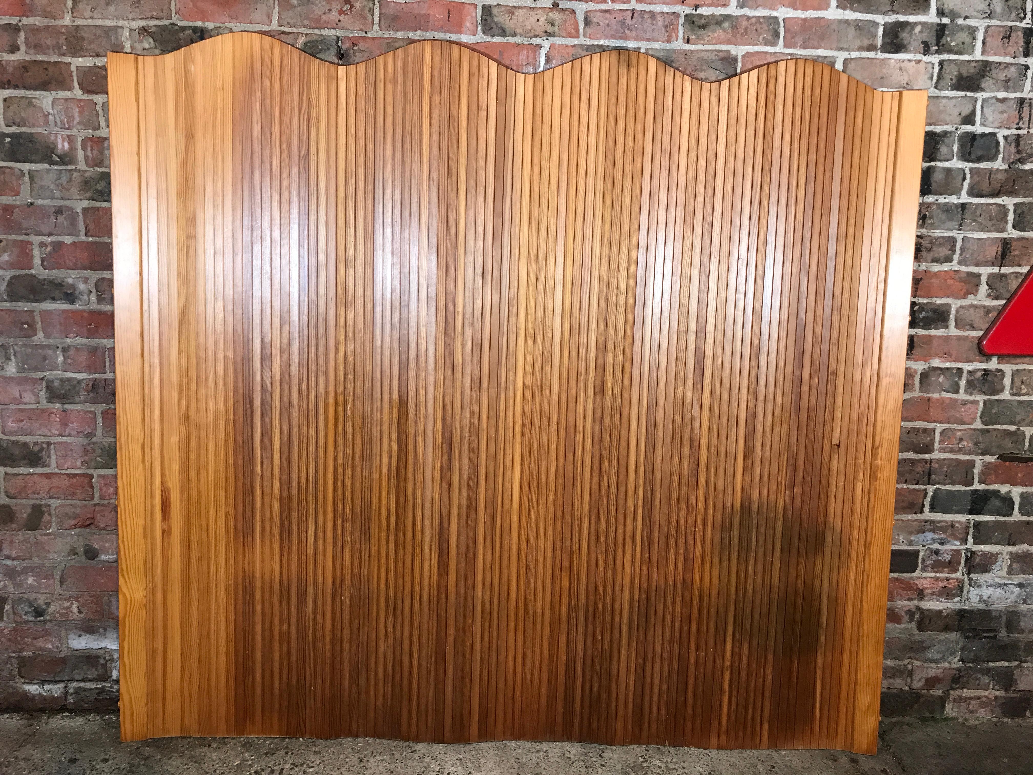 Screen 100 vintage pinewood room divider by Alvar Aalto in very good condition.

The Screen 100 is a room divider designed by Alvar Aalto in 1936. The Screen 100 consists of thin pinewood strips that give it a flowing and flexible structure – you