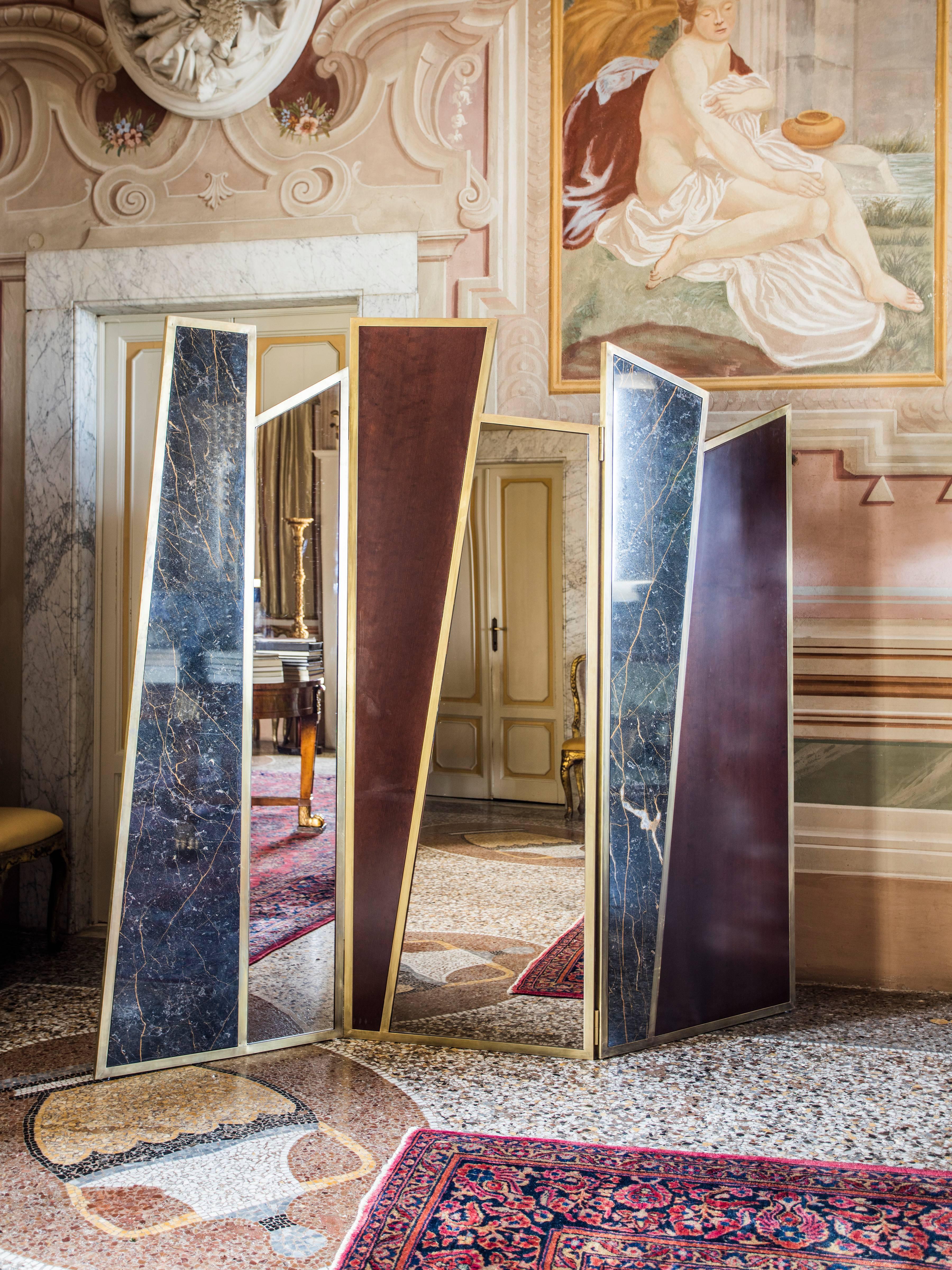 Eros is a screen in brass with panels in black Port Laurent marble, cherry wood and bronzed mirror glass.
Eros belongs to the Capsule collection 2017 by Massimiliano Giornetti, long time creative director for the fashion house Salvatore Ferragamo