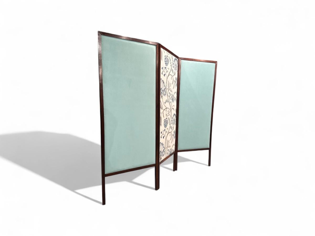 Screen in Rosewood & Two Fabrics, Sergio Rodrigues, 1960s - Lot 191A In Good Condition For Sale In New York, NY