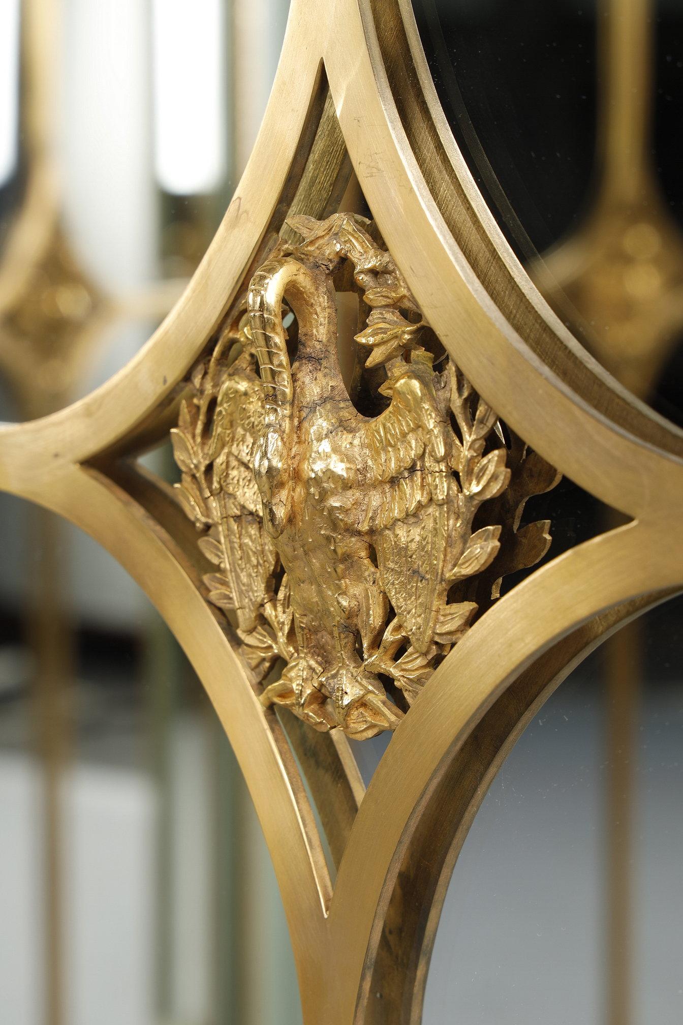 Paravent de pièce avec miroirs sur chaque panneau en bois laqué et bronze doré en vente 7