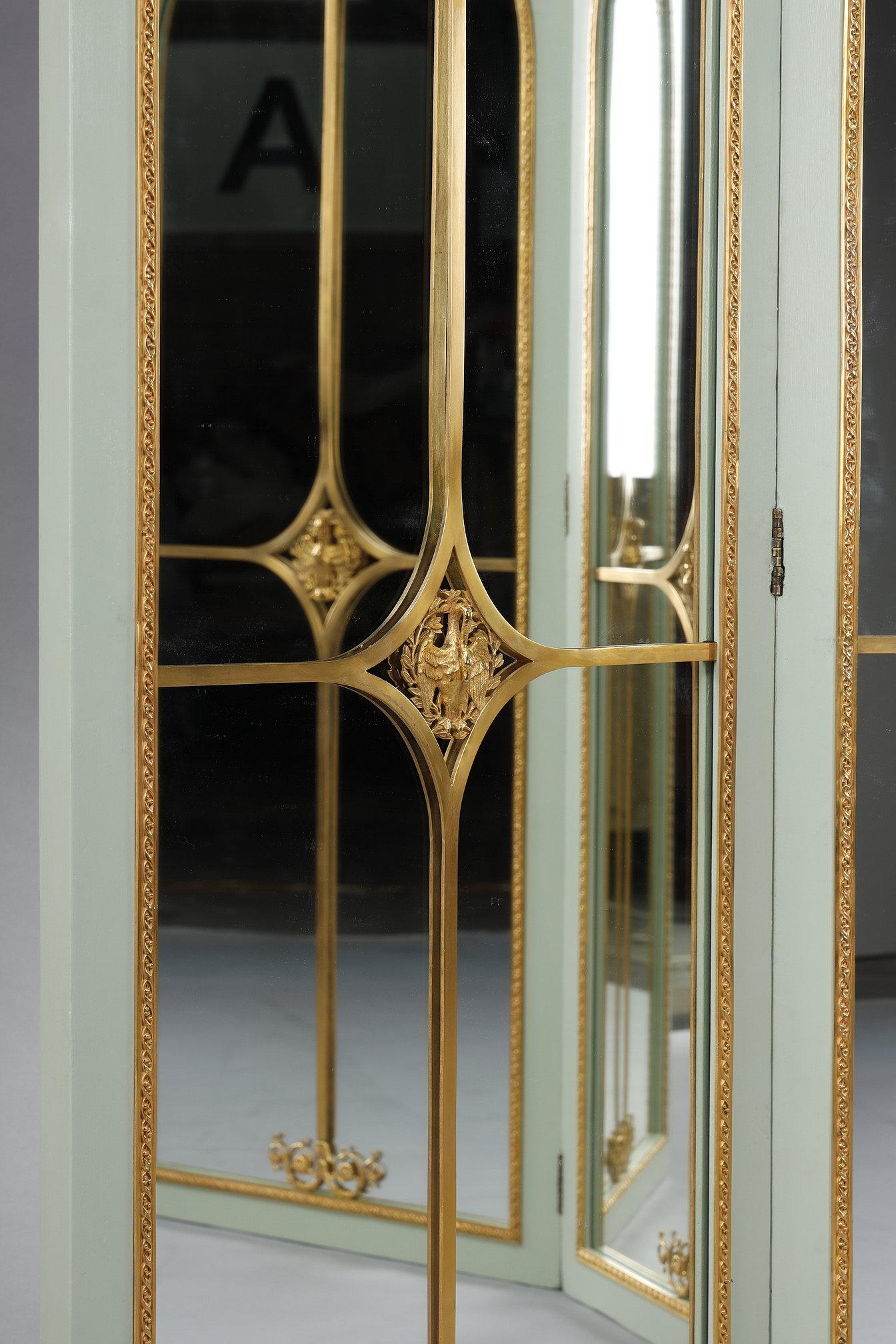 Paravent de pièce avec miroirs sur chaque panneau en bois laqué et bronze doré en vente 1