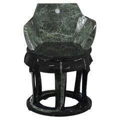 Sgabello in ottone, conchiglia, nichel argento, giada verde e lacca di Artempo