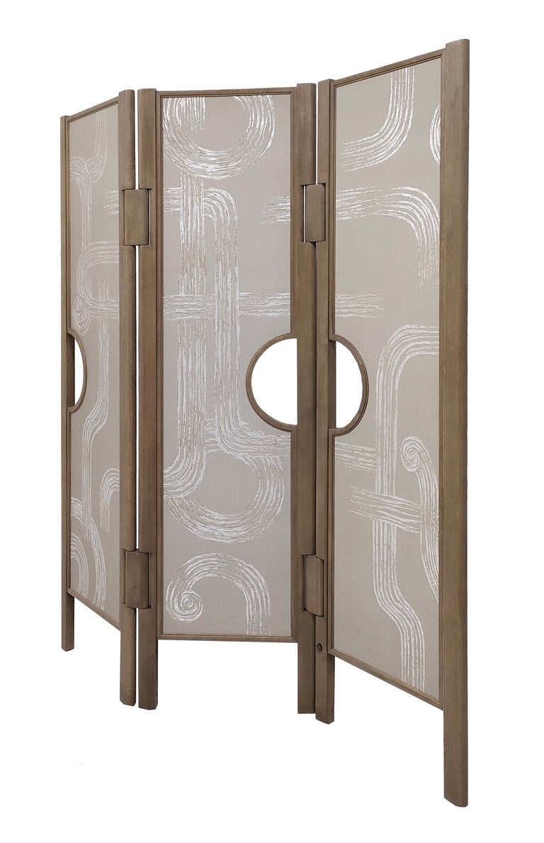 Description: Screen with 3 panels in pinewood and oak wood with De Gournay covering
Color: Grey and lead grey
Size: 164 x 4 x 200 H cm
Material: Pinewood and oak wood
Collection: Art Déco Garden.