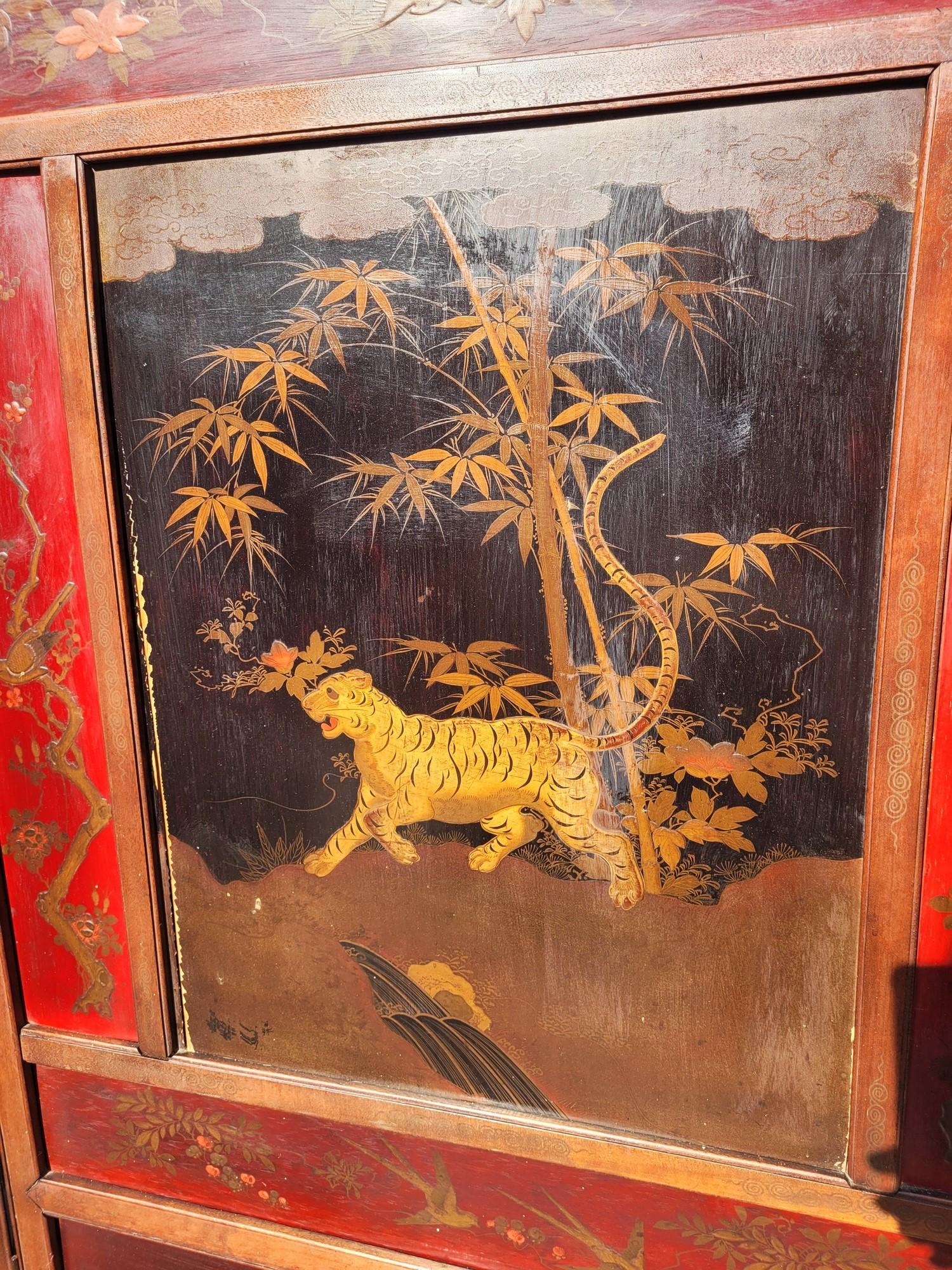Screen With Lacquer Panels, Meiji Japan, Late 19th Century For Sale 10