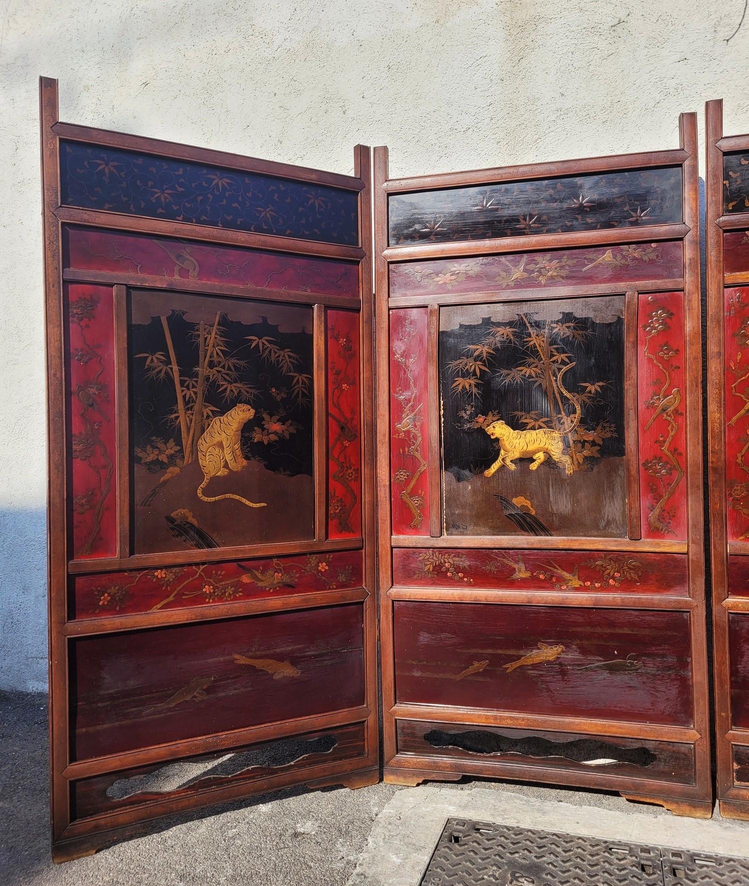 Screen With Lacquer Panels, Meiji Japan, Late 19th Century In Good Condition For Sale In MARSEILLE, FR