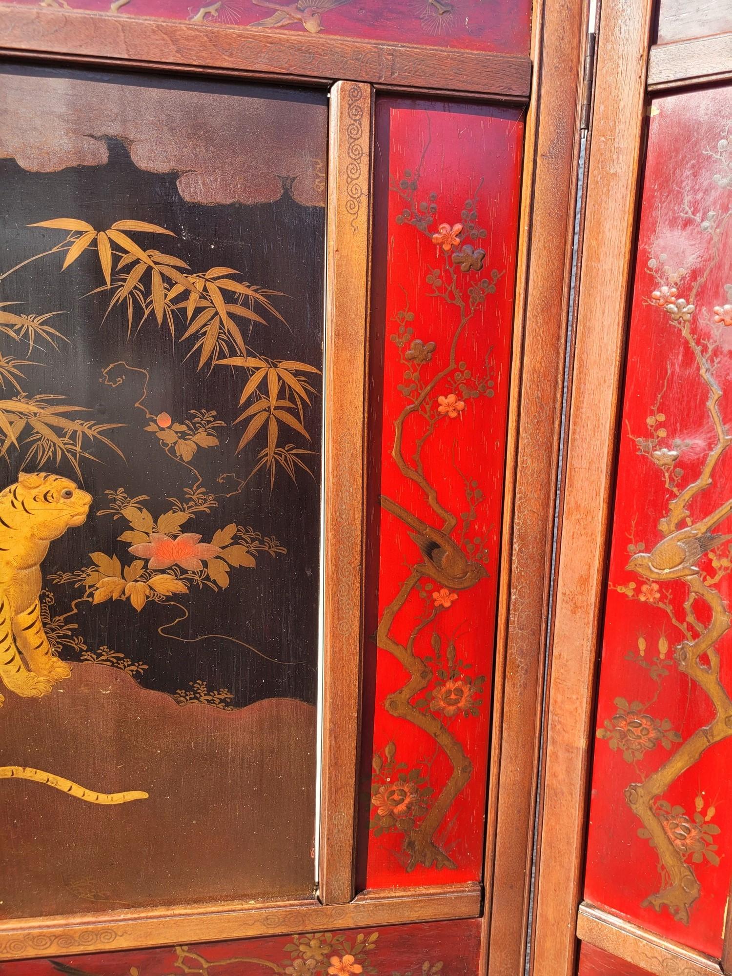Screen With Lacquer Panels, Meiji Japan, Late 19th Century For Sale 1
