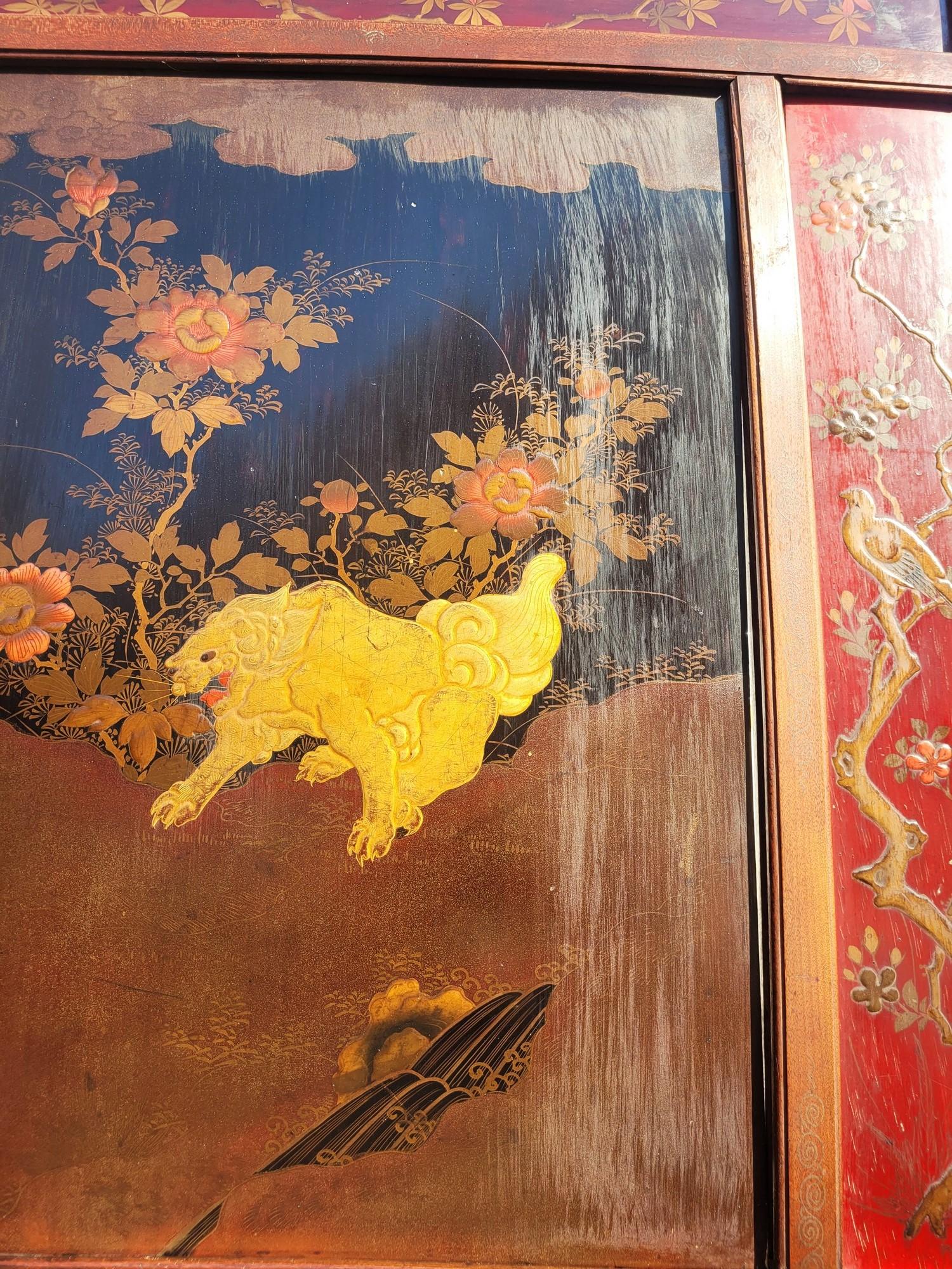Screen With Lacquer Panels, Meiji Japan, Late 19th Century For Sale 3