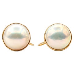 Screwback Mabe Pearl Earrings in 18k Yellow Gold Screwback Mabe Pearl Earrings in 18k Yellow Gold