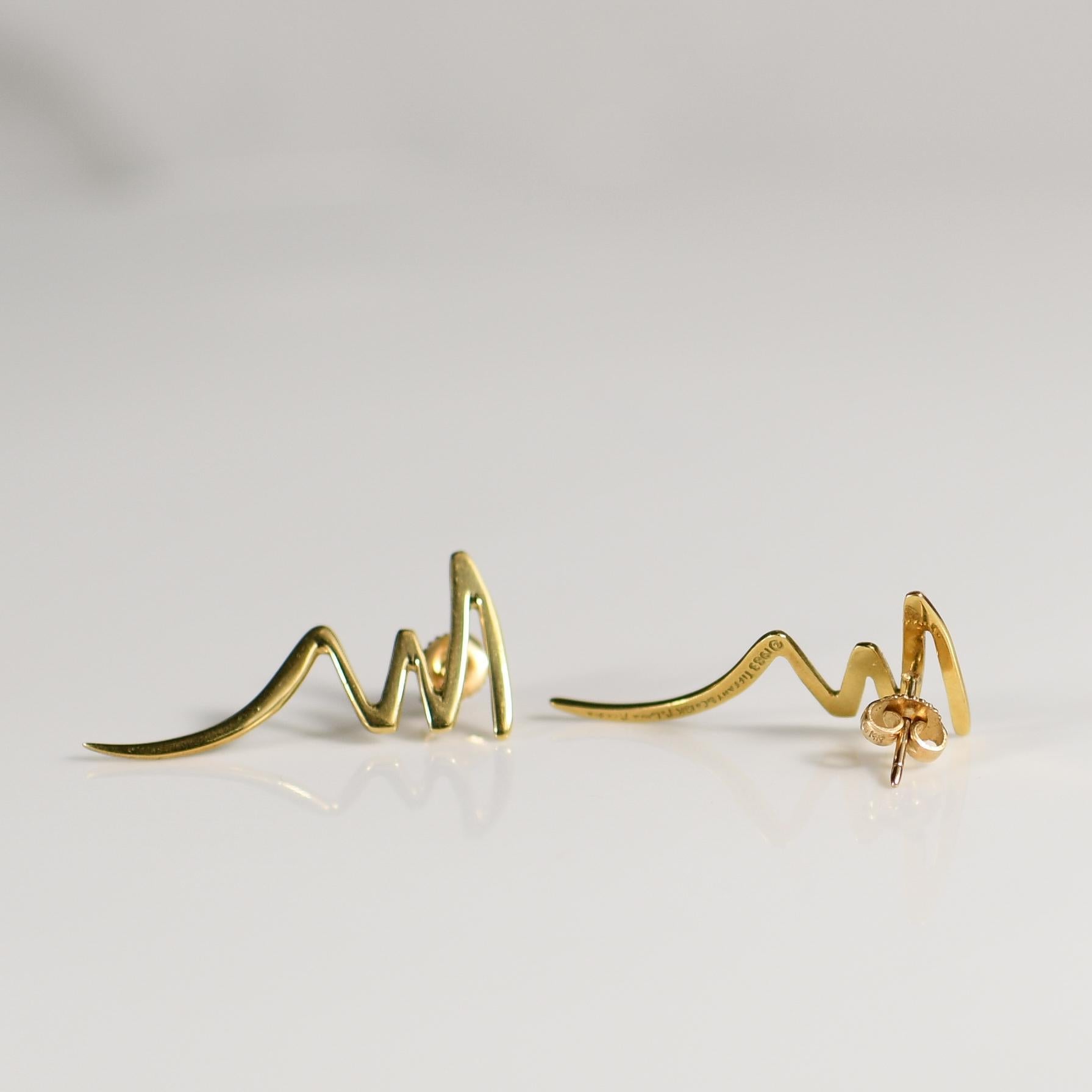 Embrace contemporary elegance with these Zigzag Tiffany Earrings crafted from luxurious 18K yellow gold. With their sleek and modern design, these earrings feature a dynamic zigzag pattern that adds a touch of movement and flair to any look.