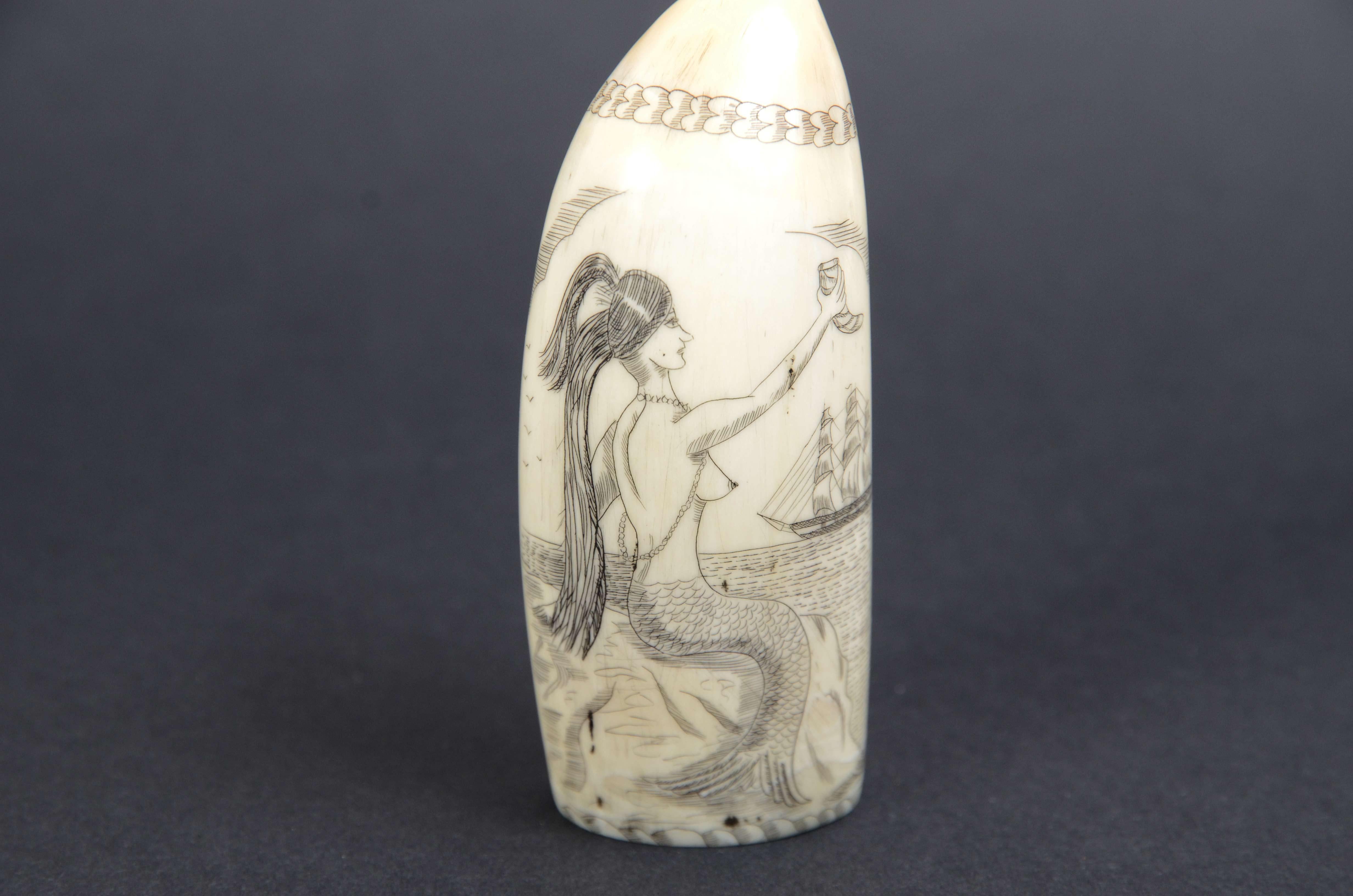 Scrimshaw of whale tooth with vertically engraved mermaid mid-19th century In Good Condition In Milan, IT