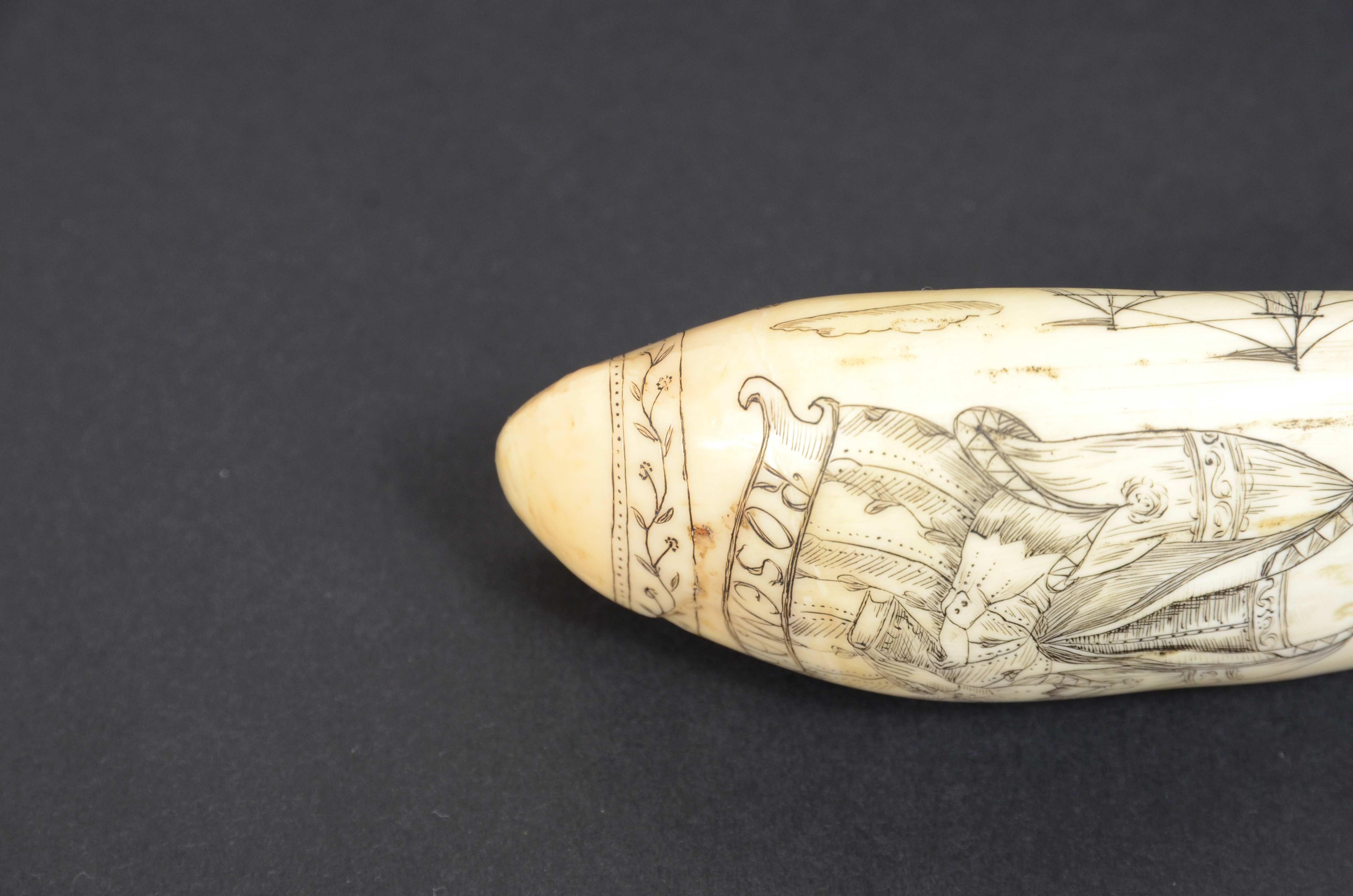 Engraved whale tooth scrimshaw of fine workmanship datable around  1850 For Sale 5