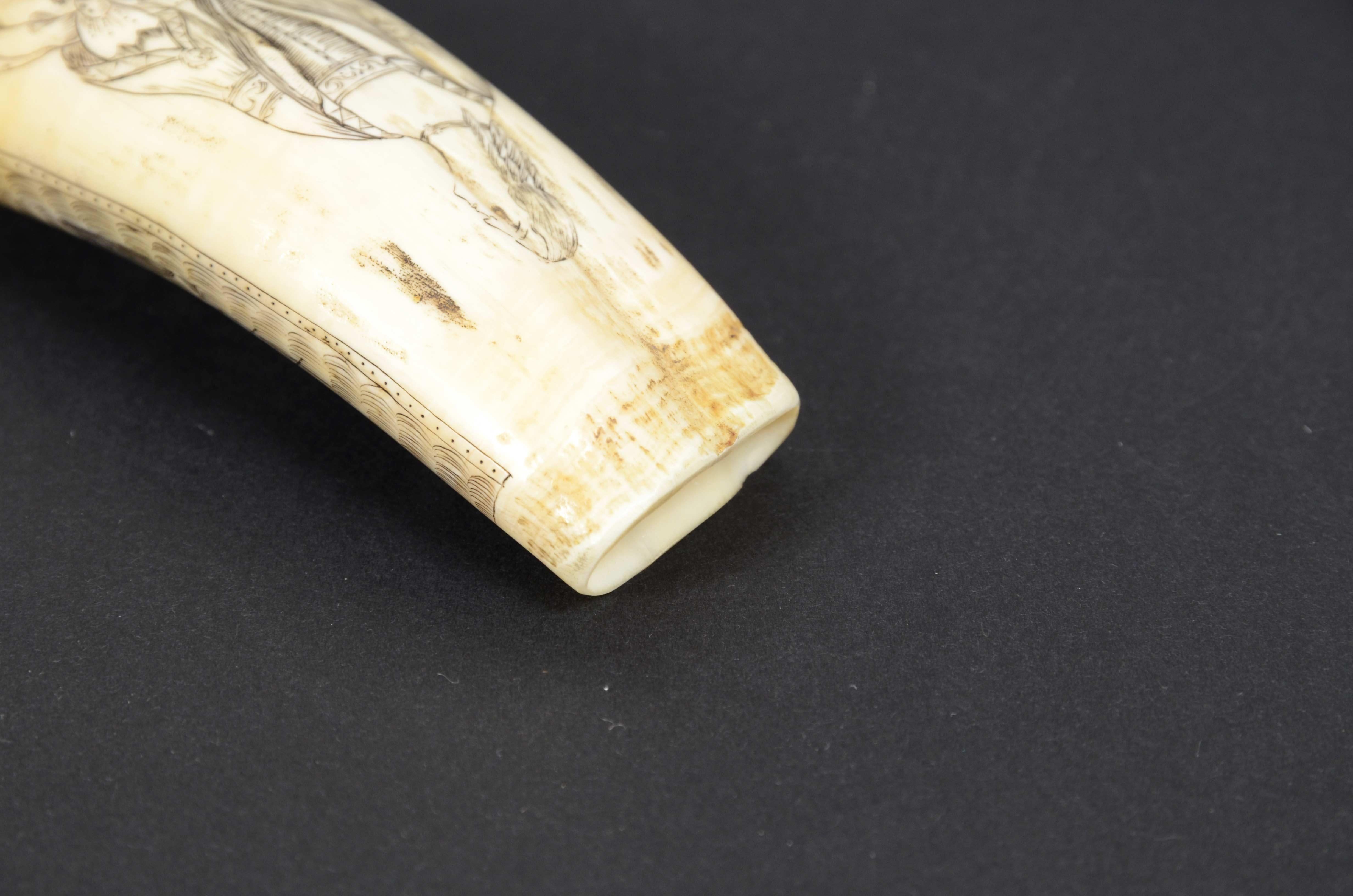 Engraved whale tooth scrimshaw of fine workmanship datable around  1850 For Sale 7