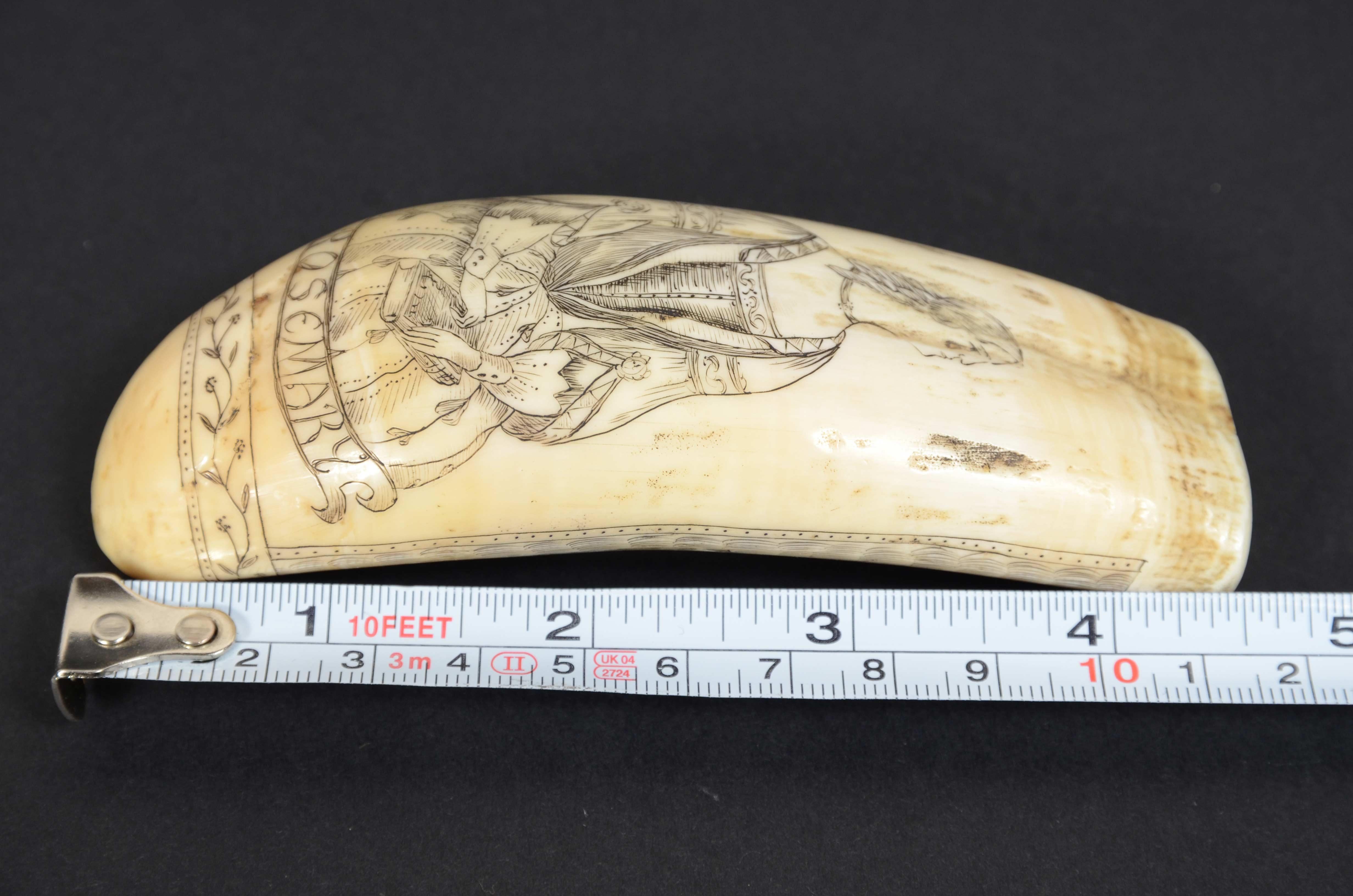 Engraved whale tooth scrimshaw of fine workmanship datable around  1850 For Sale 3