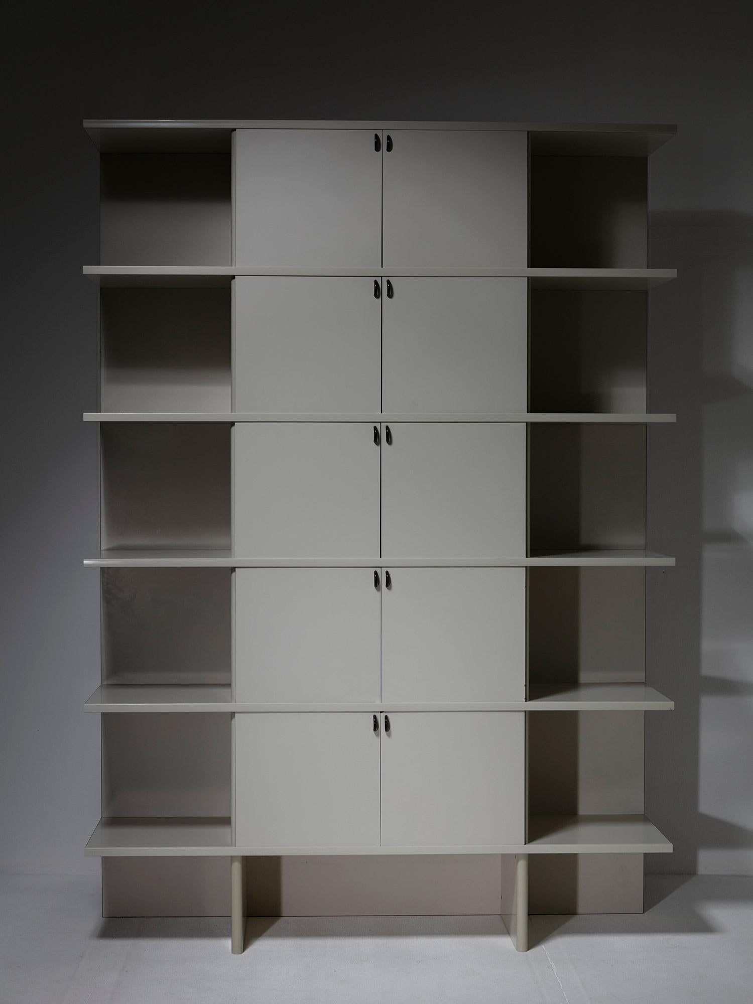 Rara libreria in Wood 