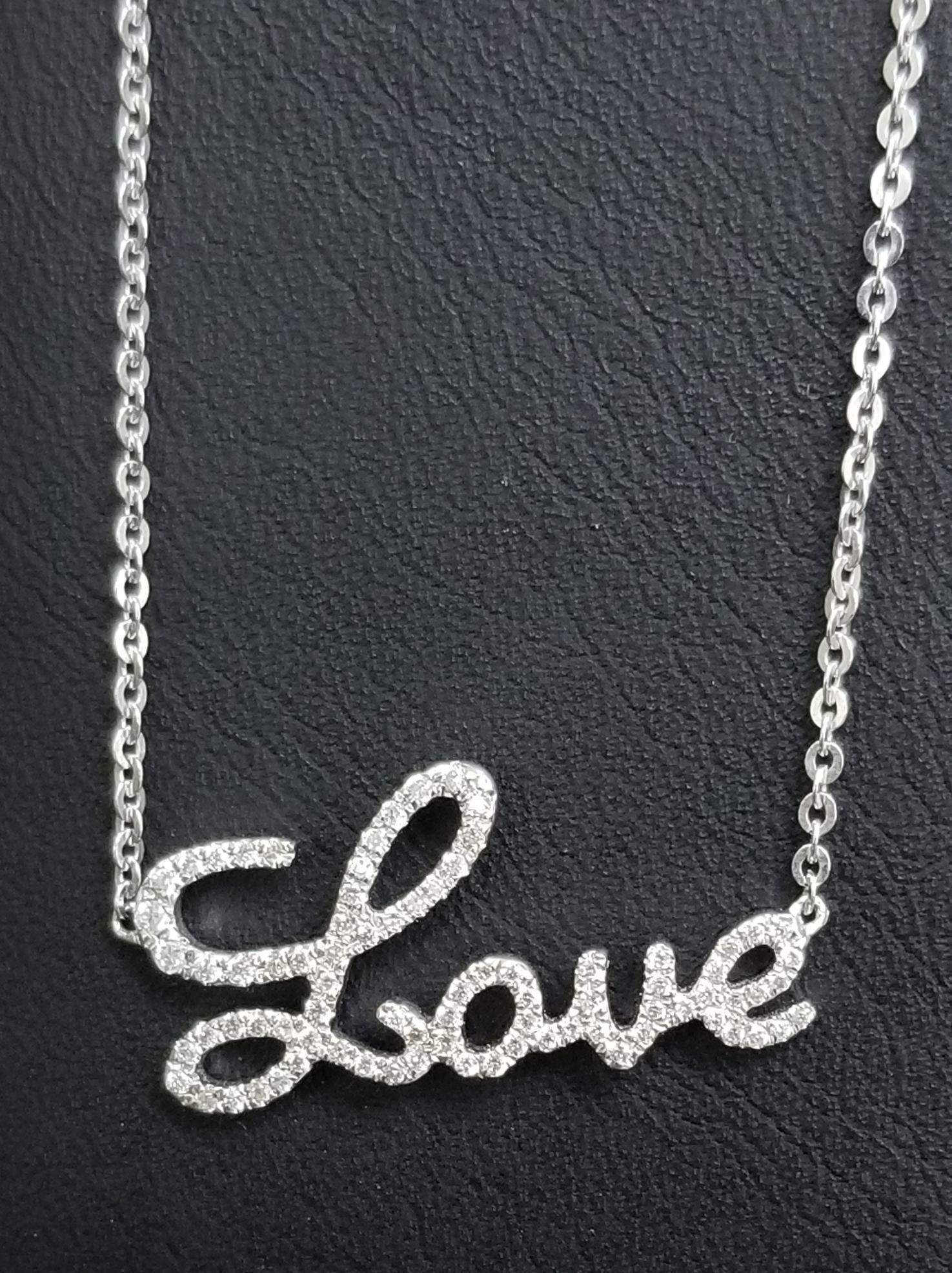 Pendentif en diamants « Love » scripté en vente 2
