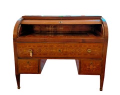 "Roller" desk  Louis XVI from the late 1700s with floral inlays