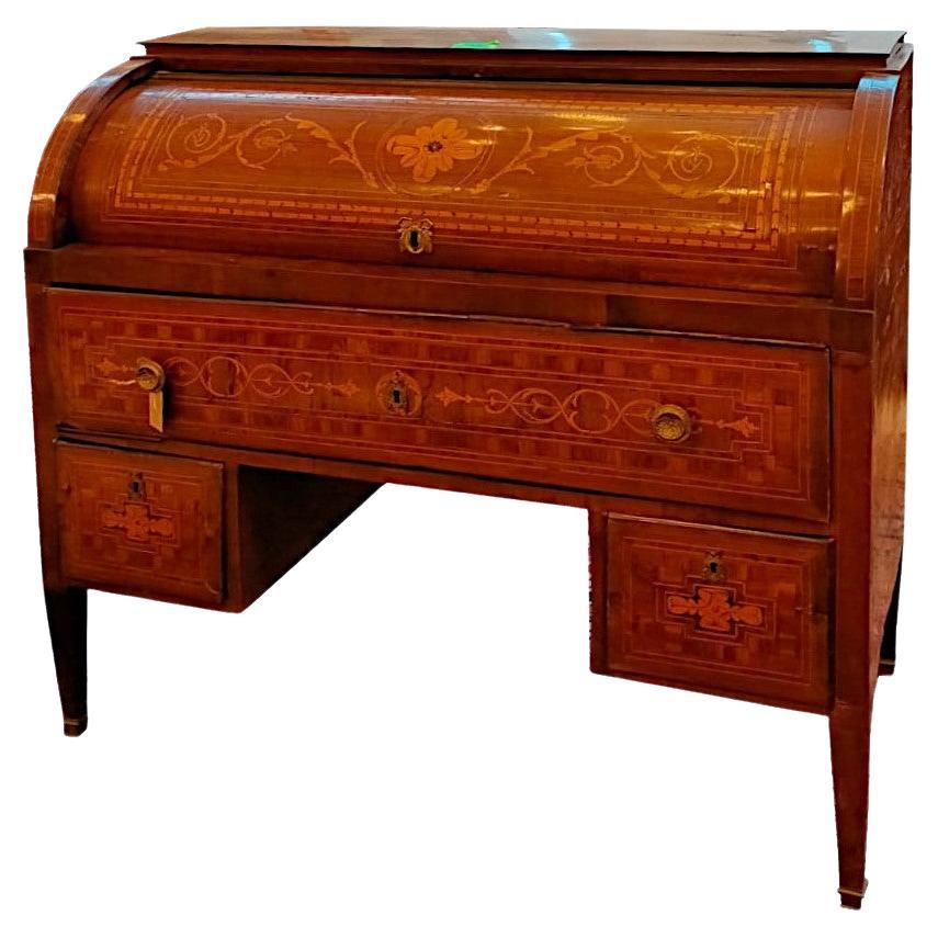 "Roller" desk  Louis XVI from the late 1700s with floral inlays For Sale