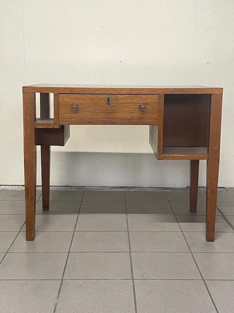1930er Schreibtisch (Moderne der Mitte des Jahrhunderts) im Angebot
