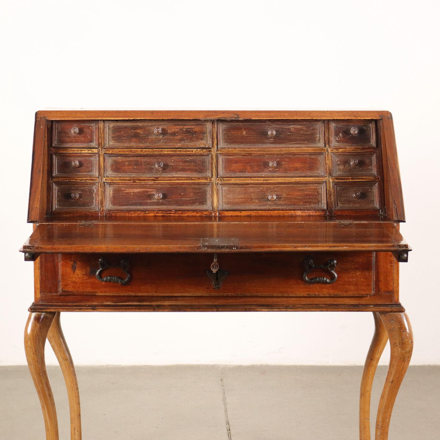 Italian Barocchetto da Viaggio walnut writing desk, northern Italy 18th century For Sale