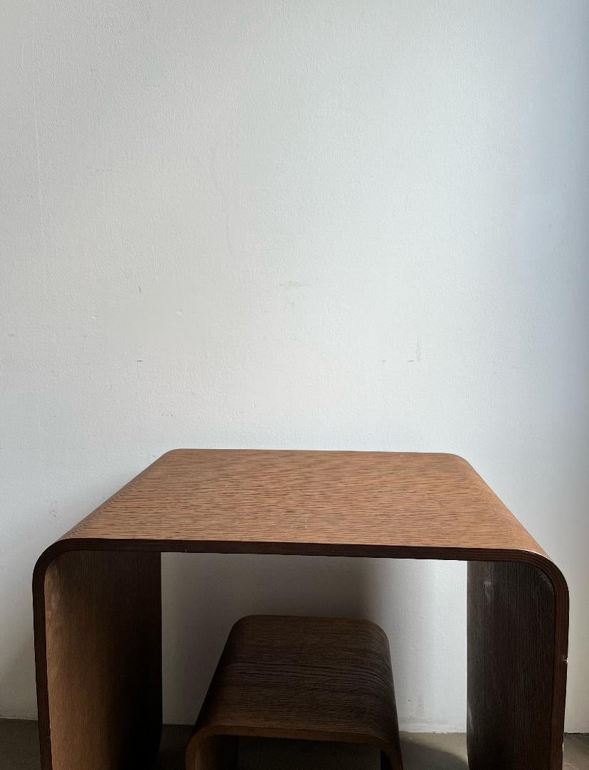 Children's desk with matching stool made of curved wood In Good Condition For Sale In Milano, IT