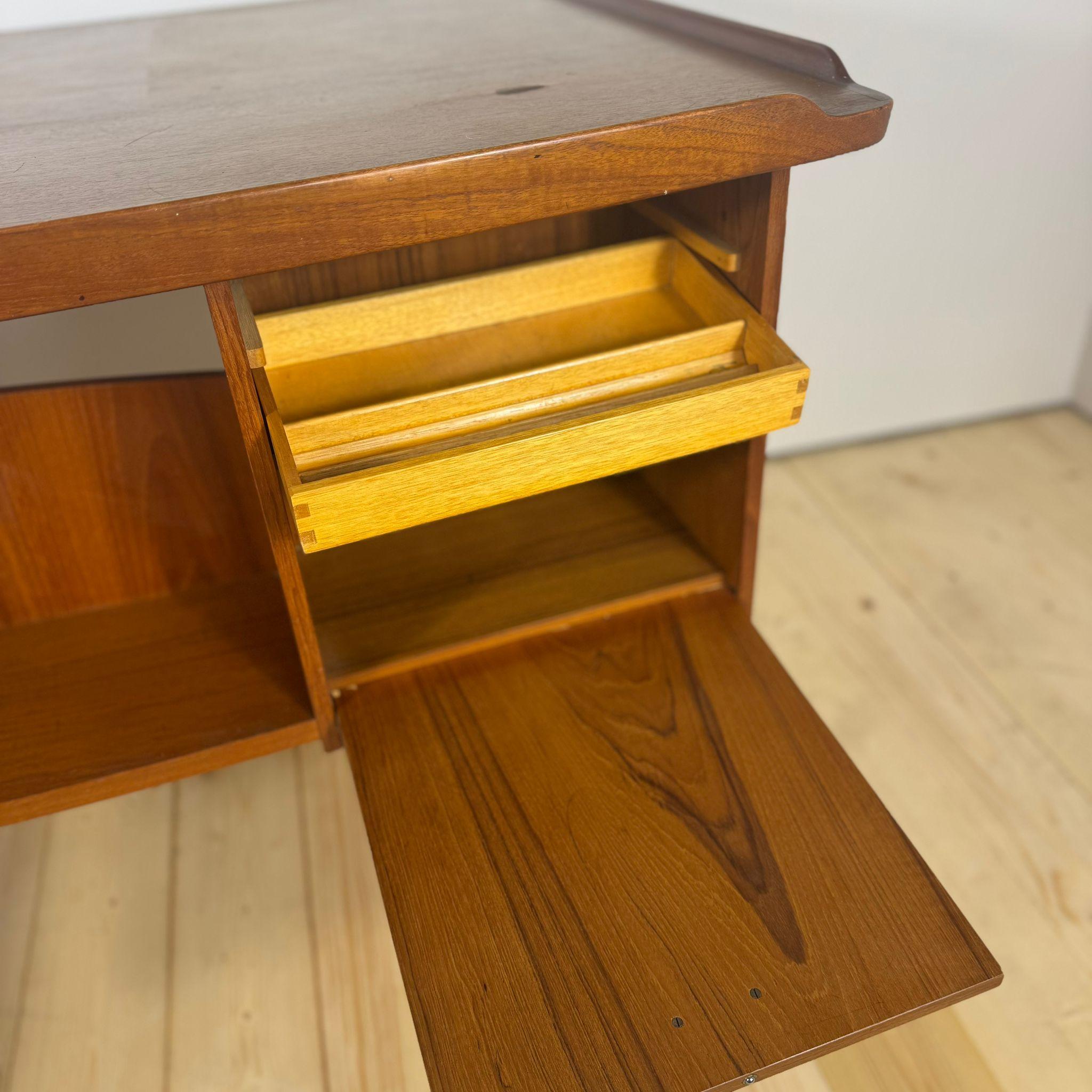 Scrittoio danese anni ’60 in teak – Svend Åge Madsen In Good Condition For Sale In Torino, IT