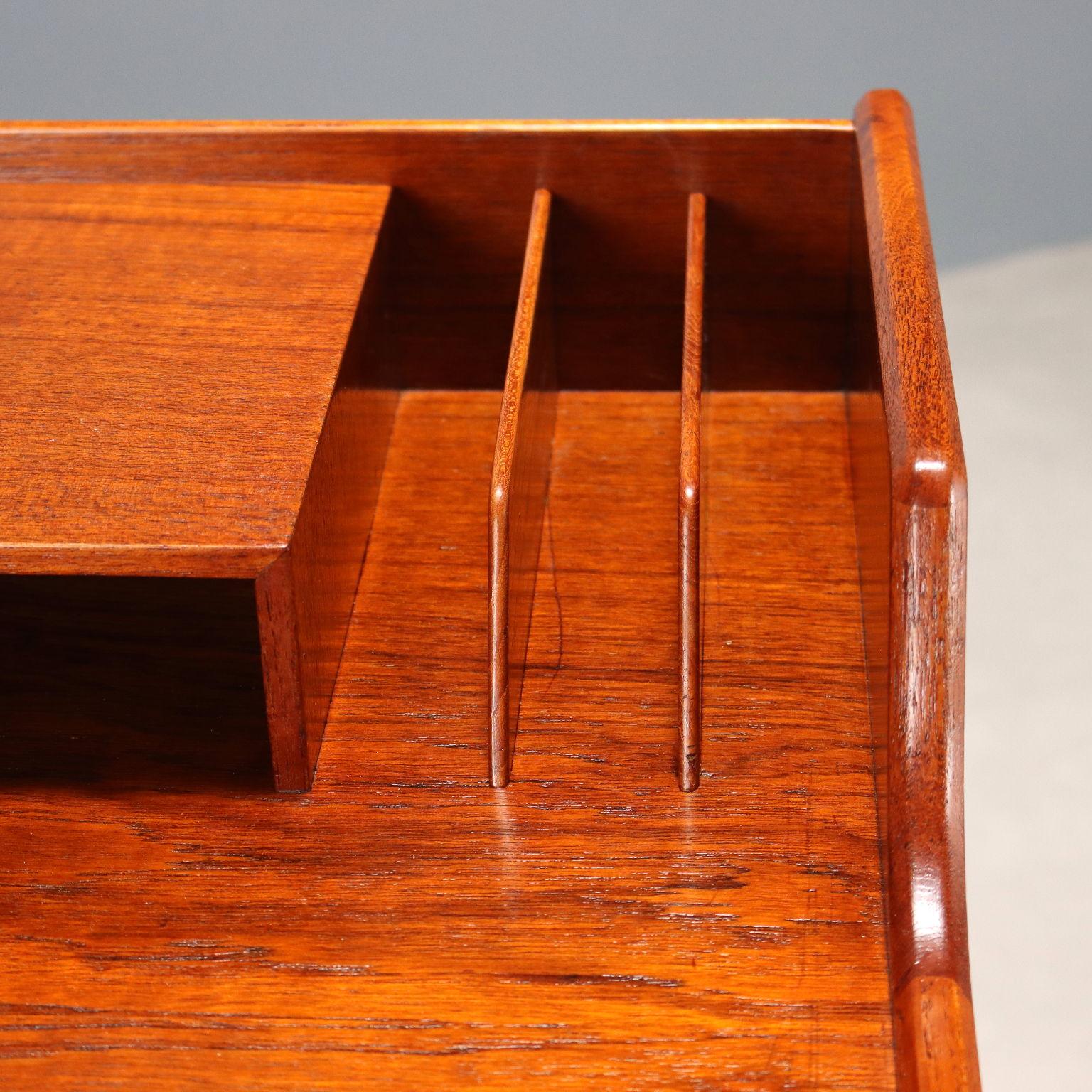 Bureau par Svend Åge Madsen pour Sigurd Hansen années 1950 Excellent état - En vente à Milano, IT