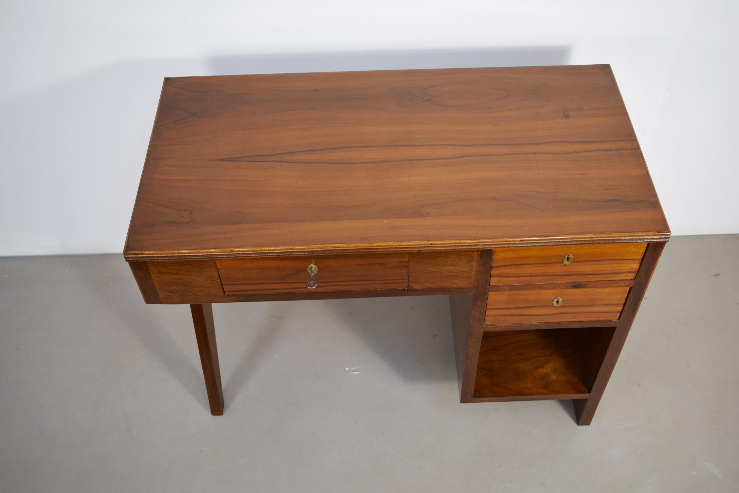 Wooden writing desk, Italy, 1940s. In Good Condition In Palermo, PA