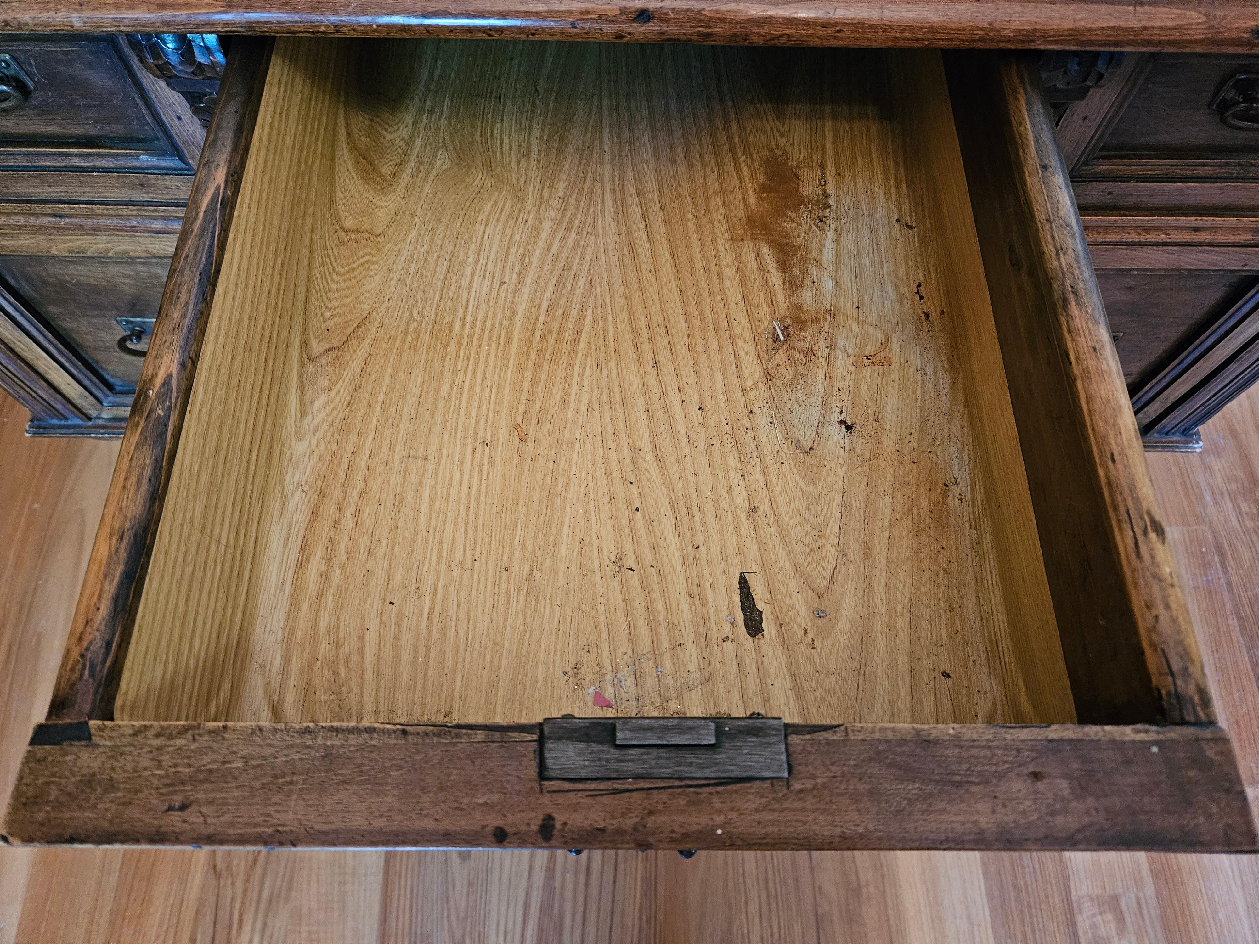 Venetian desk with glass top and directional light 20th century For Sale 8