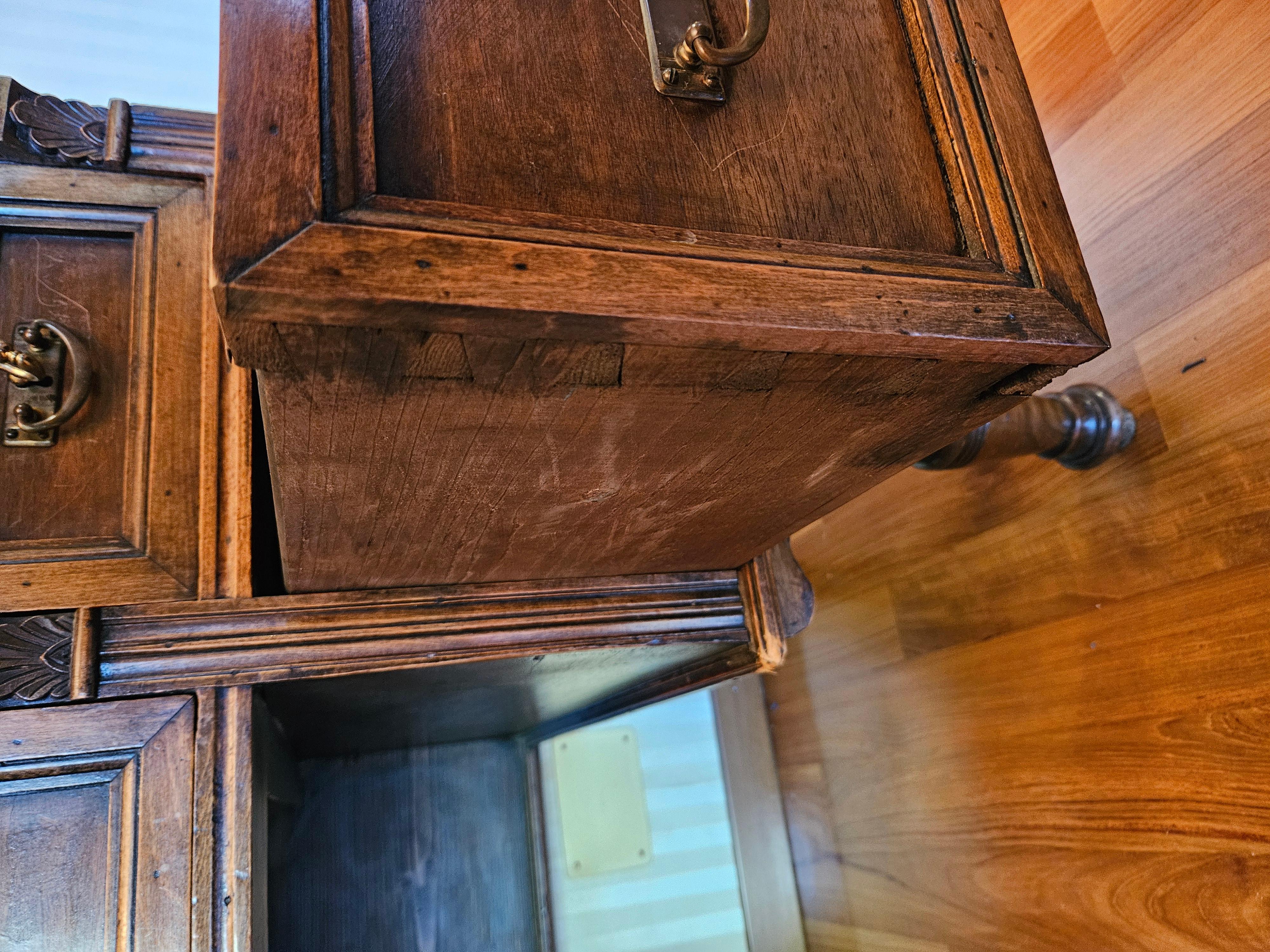 Venetian desk with glass top and directional light 20th century For Sale 9