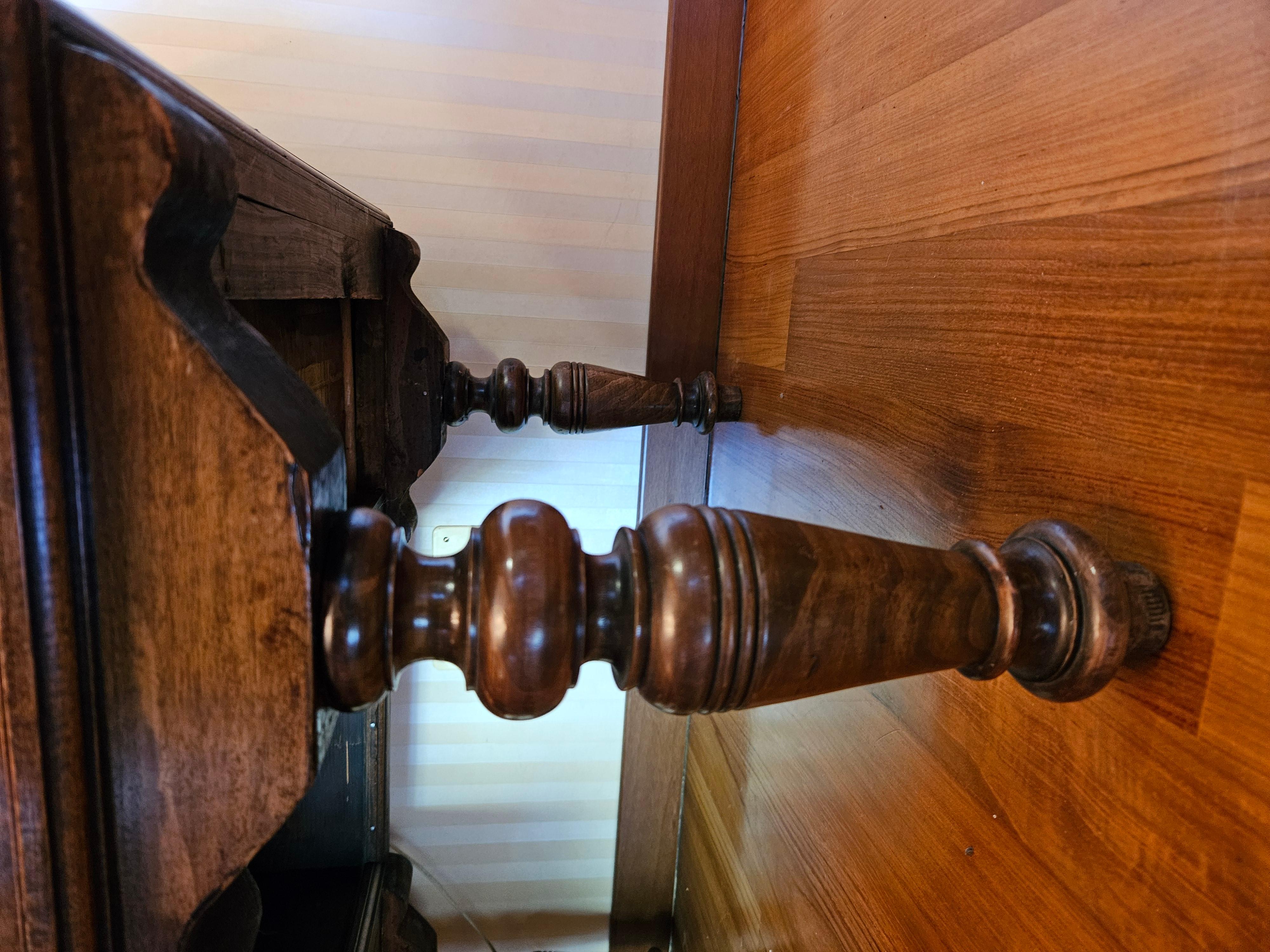 Venetian desk with glass top and directional light 20th century For Sale 11