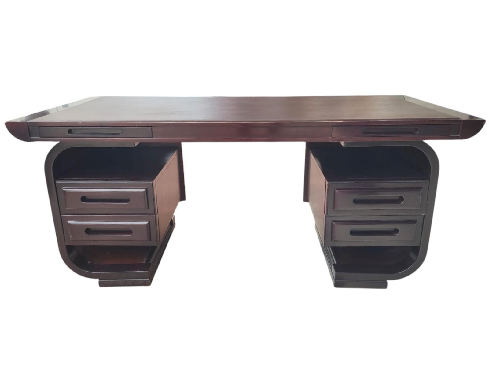 Scrivania a cassetti in legno e cuoio stile ico parisi anni '70 in vendita 3