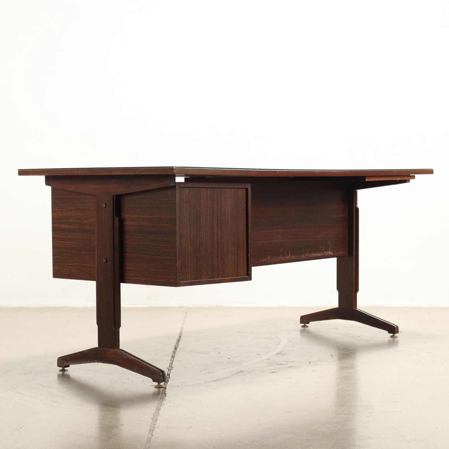 Brauner Schreibtisch aus Holz, Messing und Glas aus den 1950er/60er Jahren im Angebot 5